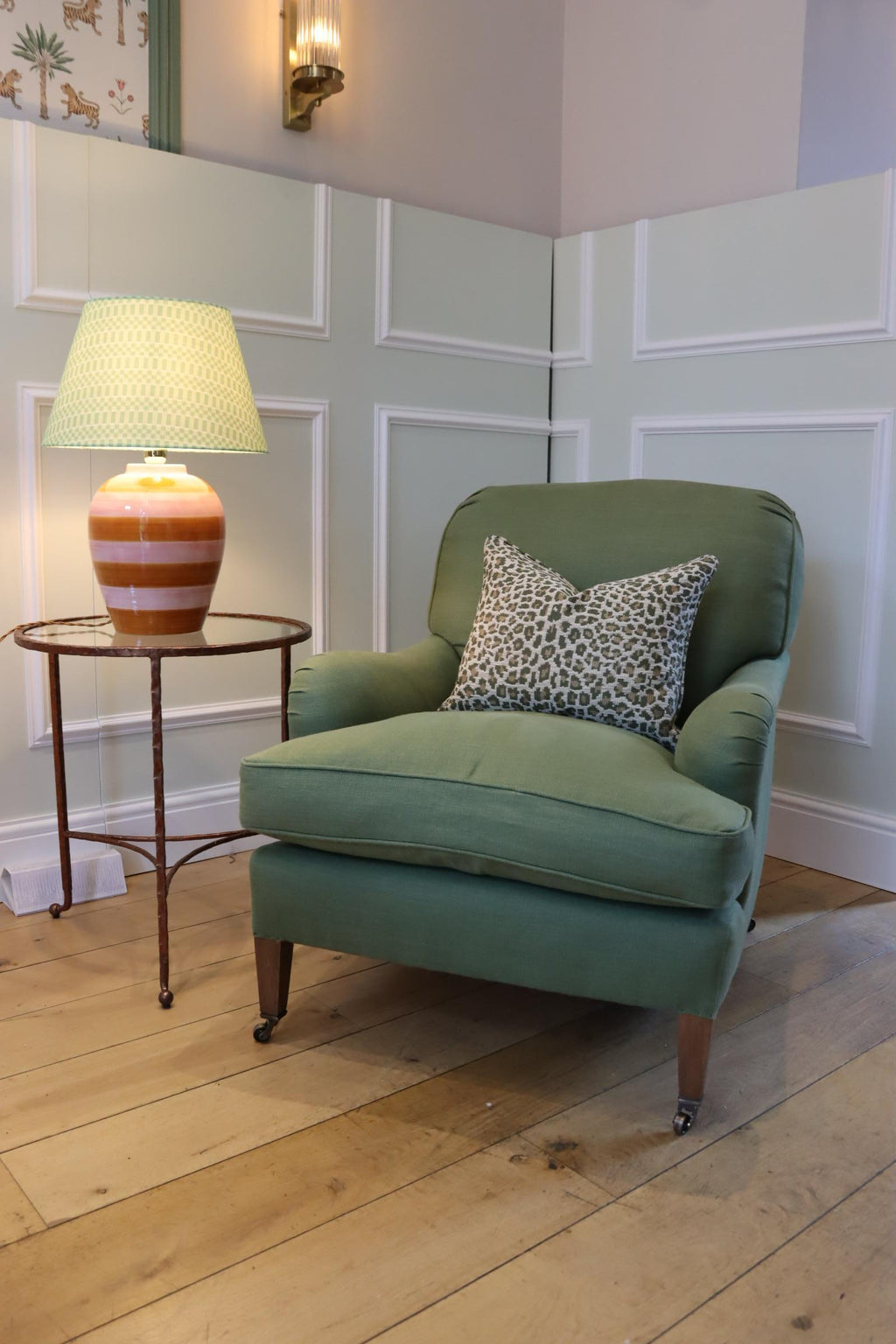 https://a.1stdibscdn.com/susan-osbourne-gainsborough-armchair-in-green-linen-howard-style-for-sale-picture-2/f_107472/f_47907782/Susan_Osbourne_Gainsborough_Chair_1765282189268_master.JPG