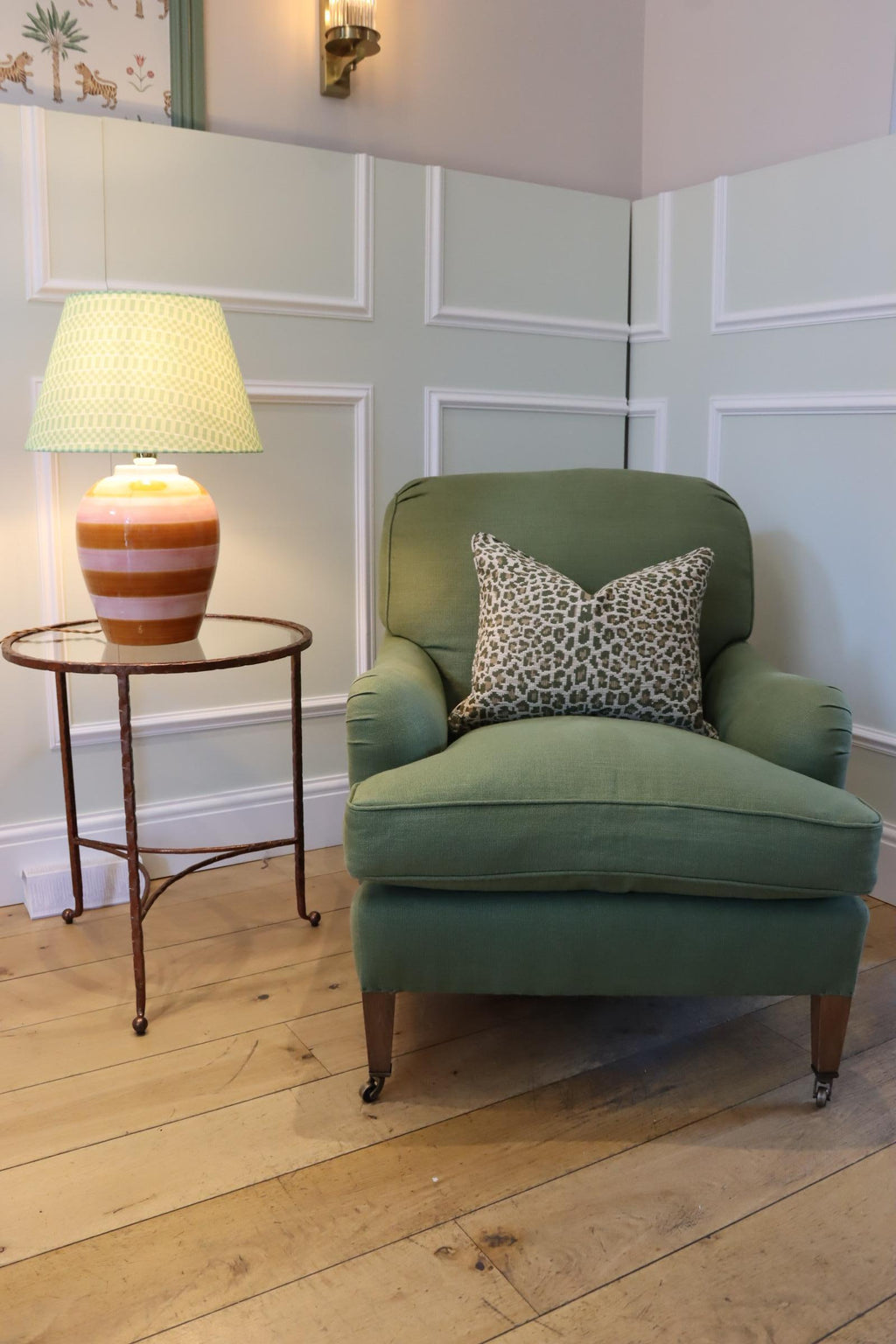 https://a.1stdibscdn.com/susan-osbourne-gainsborough-armchair-in-green-linen-howard-style-for-sale-picture-4/f_107472/f_47907782/Susan_Osbourne_Gainsborough_Chair_1765282231526_master.JPG