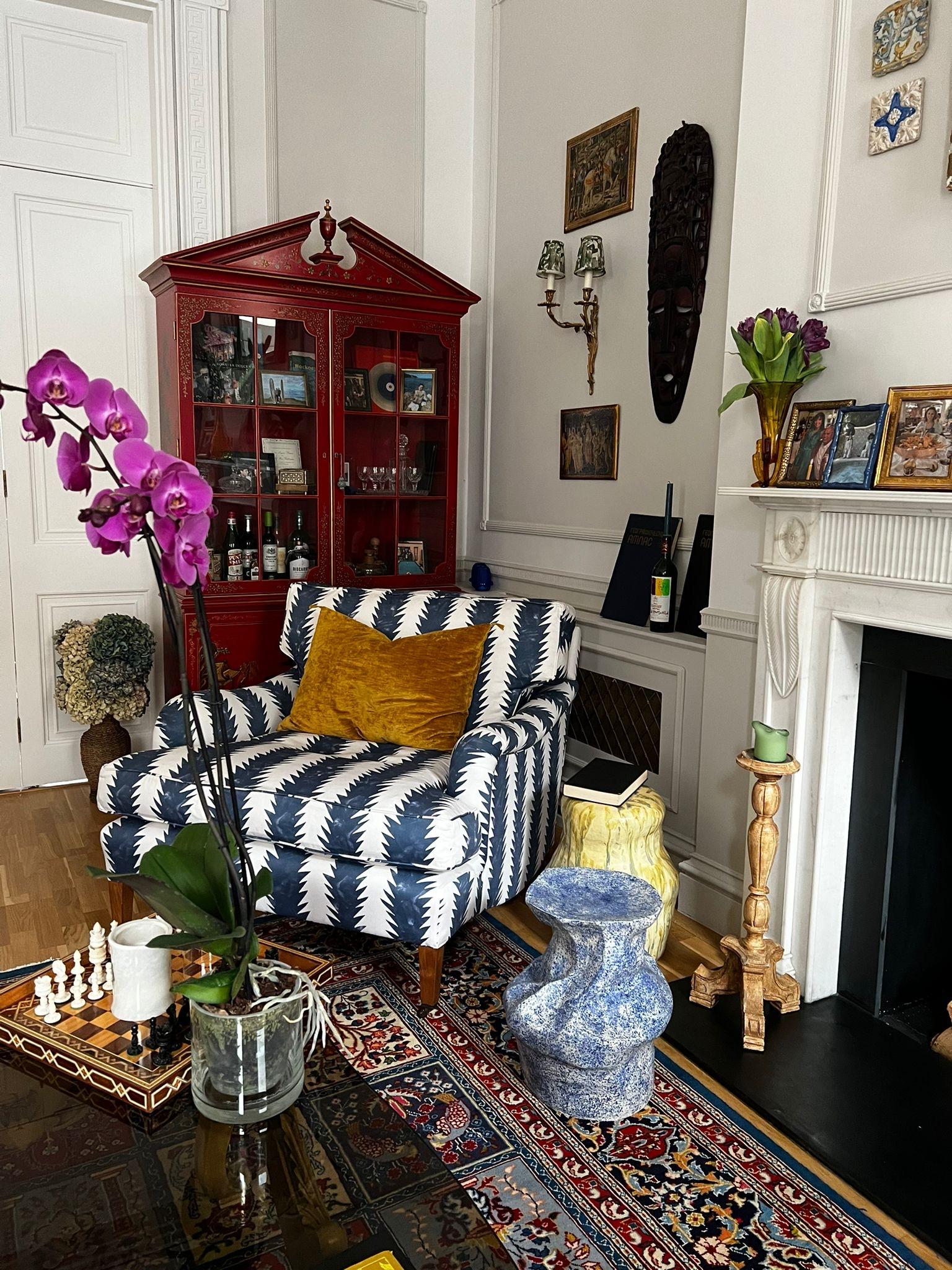 https://a.1stdibscdn.com/susan-osbourne-pair-of-gainsborough-armchairs-in-green-linen-howard-style-for-sale-picture-9/f_107472/f_484673021773939648684/Susna_Osbourne_Gainsborough_Client_01_master.JPG
