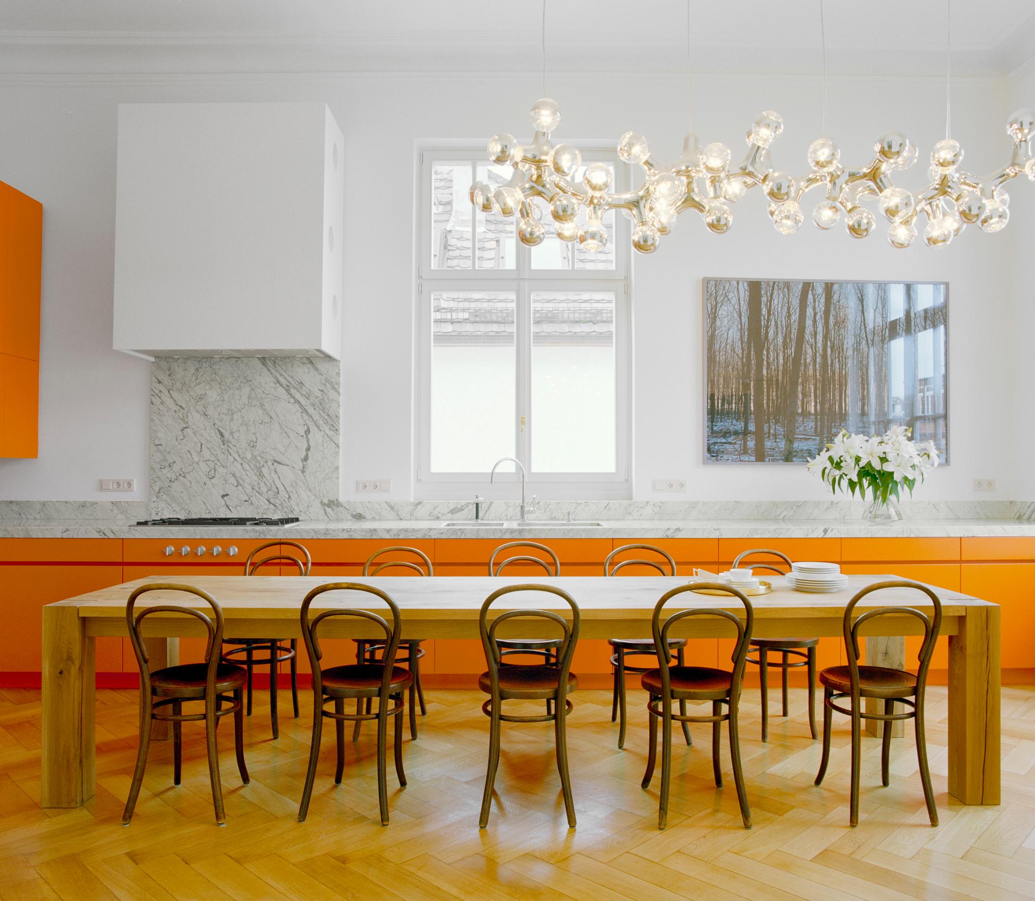 https://a.1stdibscdn.com/e15-bigfoot-table-by-philipp-mainzer-for-sale-picture-3/12330573/f_152593711561713650088/TA04_BIGFOOT_CM05_HABIBI_master.jpg