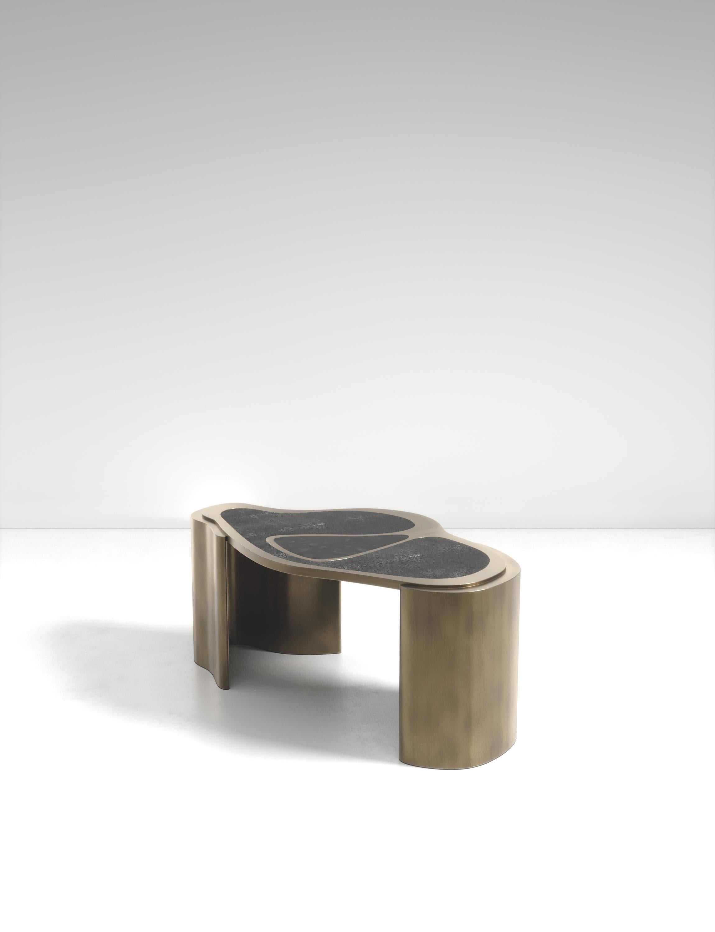 https://a.1stdibscdn.com/shagreen-coffee-table-with-bronze-patina-brass-details-by-kifu-paris-for-sale-picture-2/f_45491/f_378529821704762184309/TABLE0001_2_copie_master.jpg