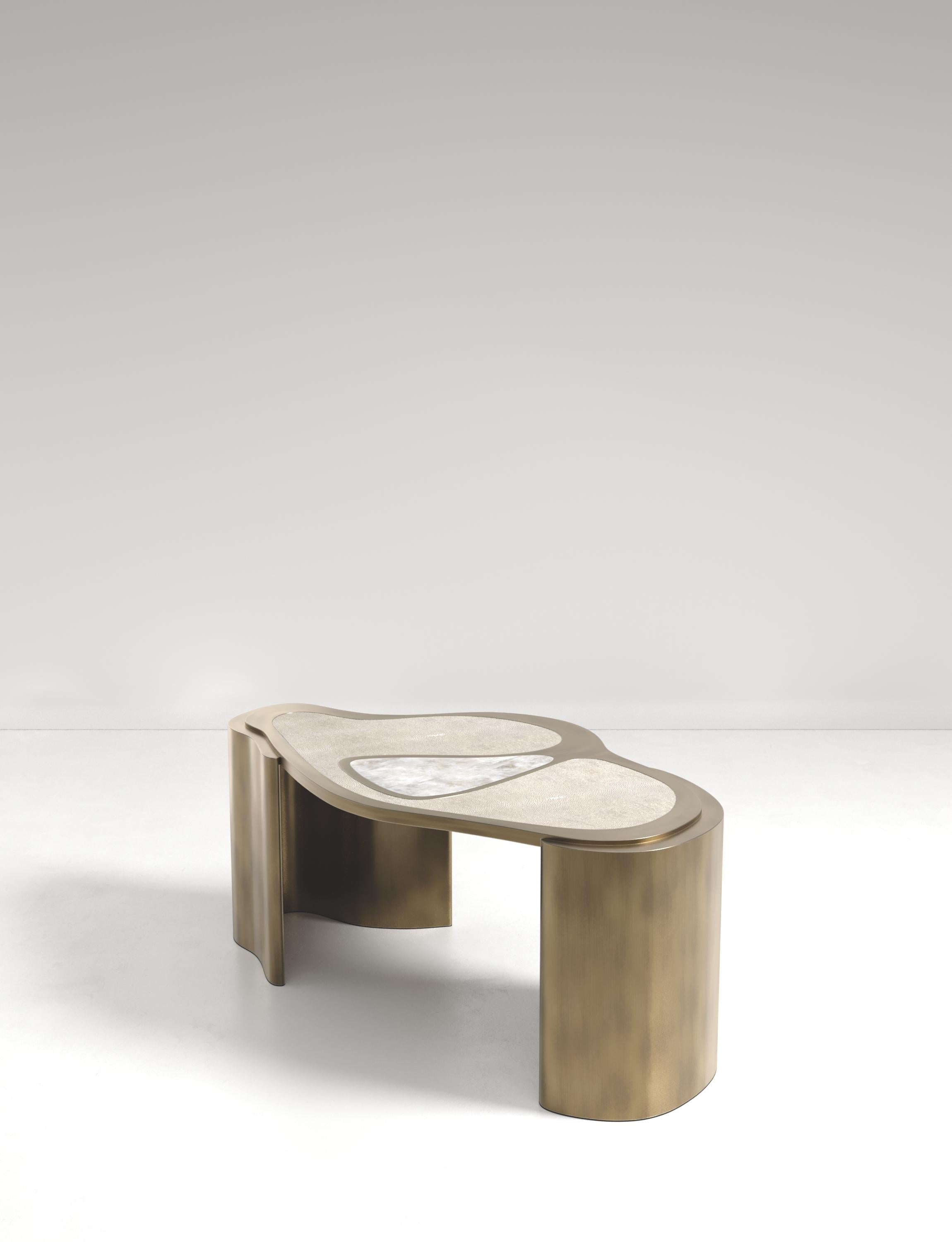 https://a.1stdibscdn.com/shagreen-coffee-table-with-bronze-patina-brass-details-by-kifu-paris-for-sale-picture-4/f_45491/f_378526021704761311727/TABLE0001_copie_master.jpg