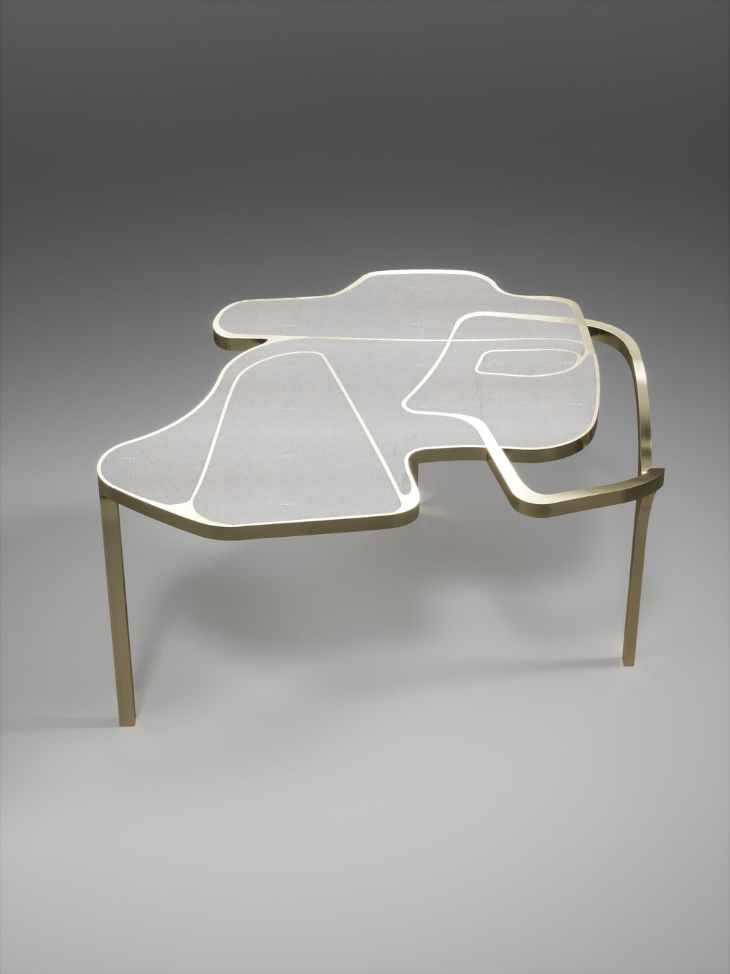https://a.1stdibscdn.com/shagreen-cocteau-coffee-table-with-bronze-patina-brass-accents-by-r-y-augousti-for-sale-picture-2/f_45491/f_235319921619447089810/TABLE_Cocteau_V1_OPT10016_master.jpg