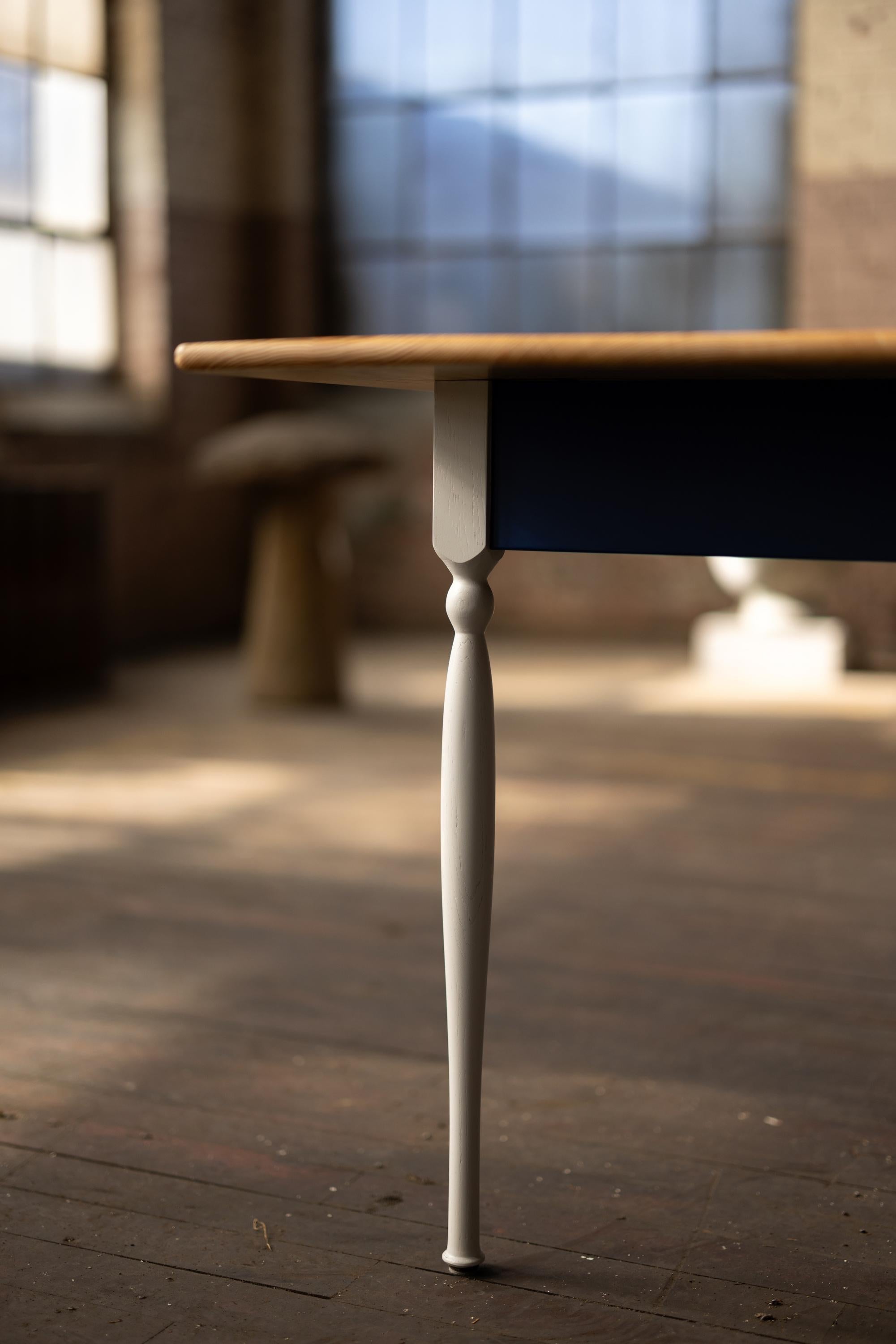 https://a.1stdibscdn.com/pine-farm-table-with-turned-legs-by-alabama-sawyer-for-sale-picture-7/f_43982/f_431688621736963637908/TABLE_FARM_PINE124_final_3000px_master.jpg