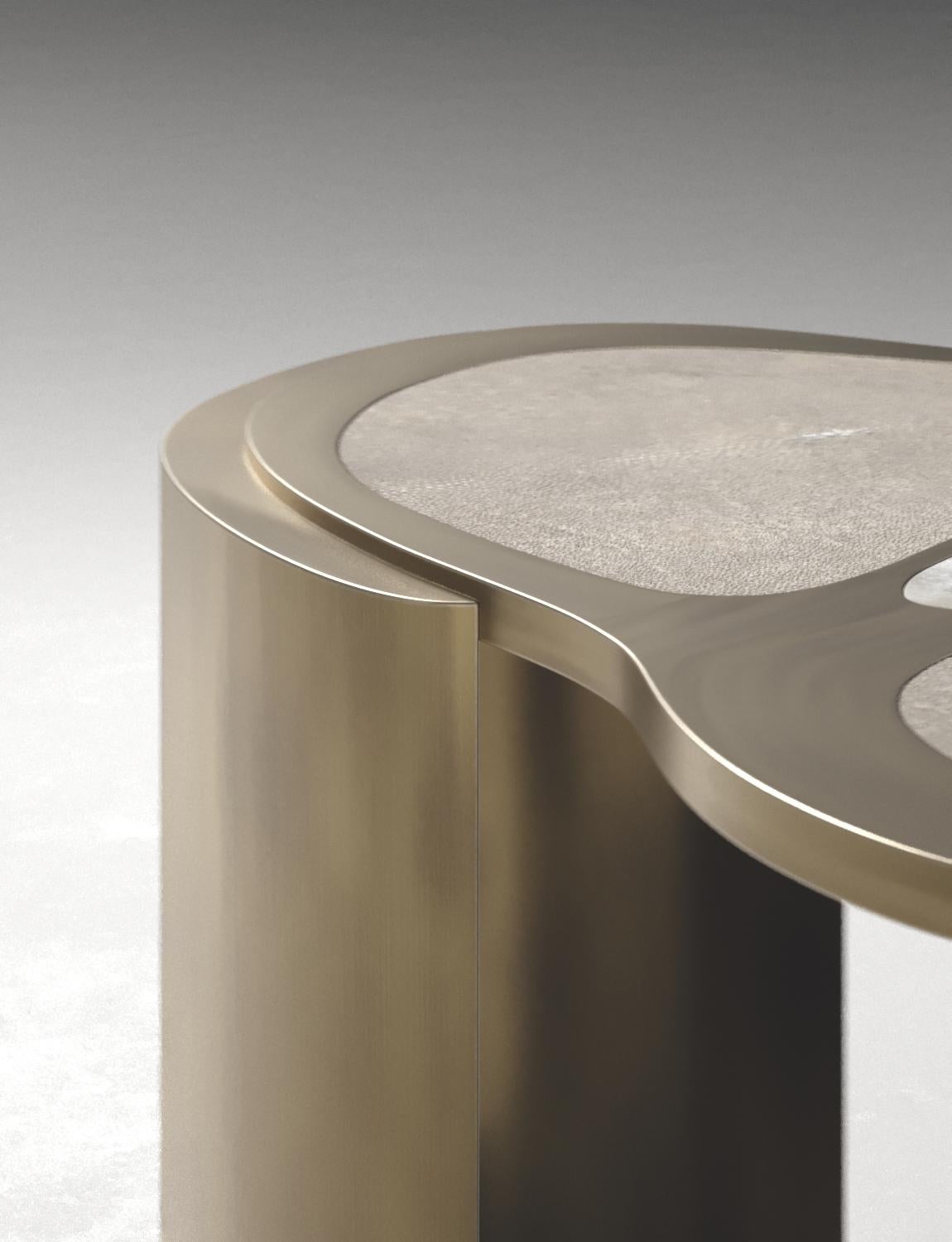 https://a.1stdibscdn.com/shagreen-coffee-table-with-bronze-patina-brass-details-by-kifu-paris-for-sale-picture-9/f_45491/f_378529821704762181802/TABLE_detaille0000_copi_master.jpg