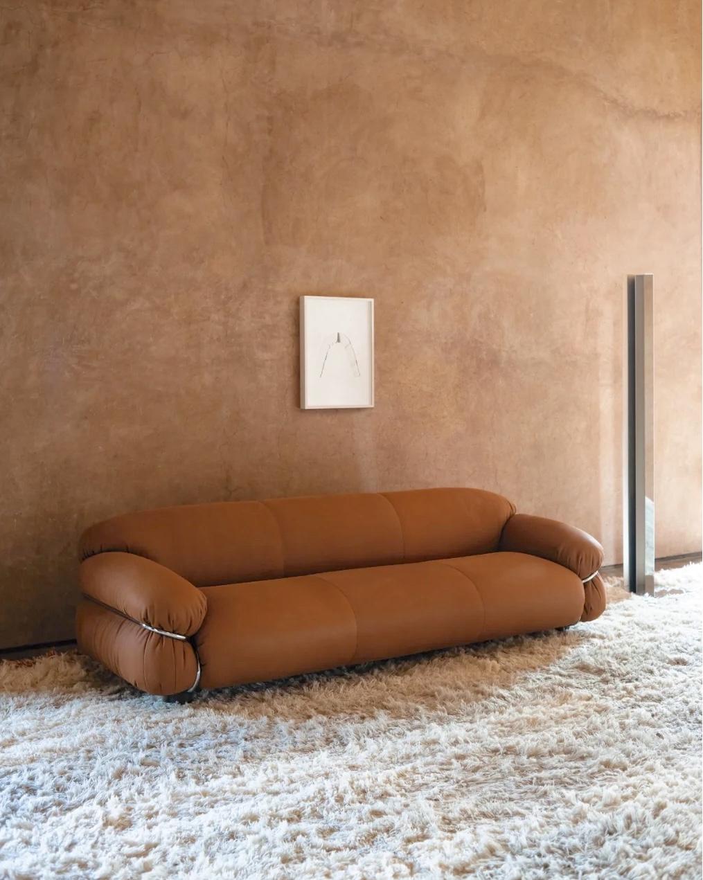 https://a.1stdibscdn.com/sesann-sofa-in-leather-by-gianfranco-frattini-for-tacchini-w-240-cm-9449-in-for-sale-picture-5/f_105752/f_463918721755949143205/TACCHNI_0004_Tacchini_Sesann_Sofa_Catalogue2023_1_copia_master.jpeg