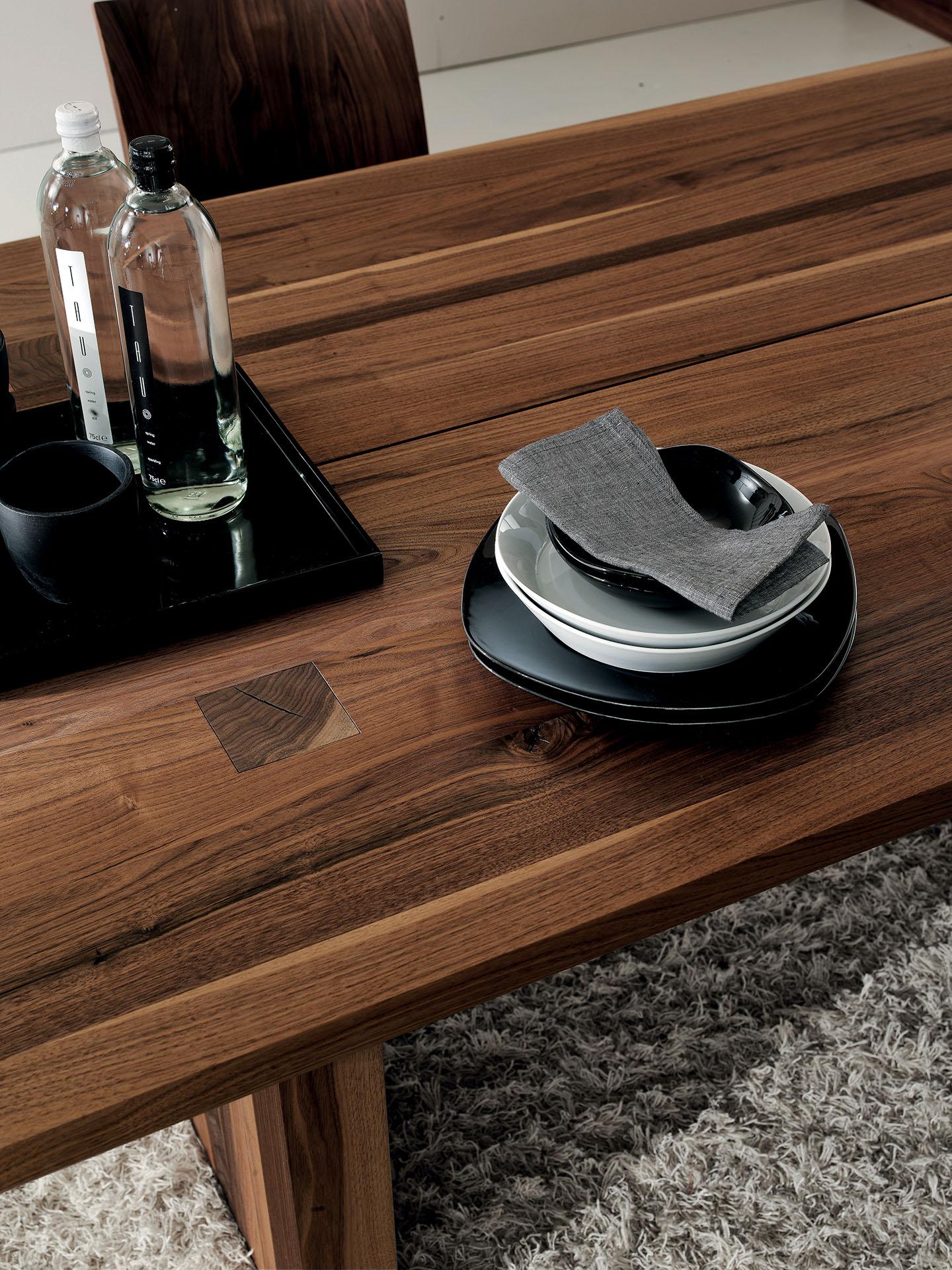https://a.1stdibscdn.com/contemporary-and-minimalist-table-handcrafted-with-american-walnut-for-sale-picture-7/f_27693/f_434692521738655743694/TAVOLI_CELERINA_04_01_master.jpg