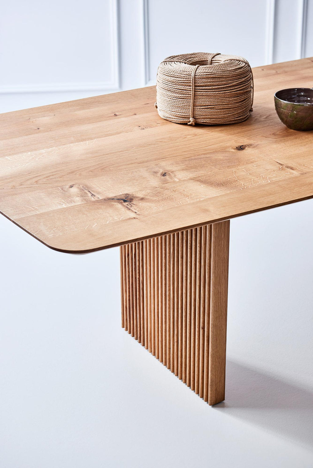 https://a.1stdibscdn.com/customizable-dining-table-ten-400-natural-oak-for-sale-picture-3/f_31233/f_278135521647429232530/TEN_TABLE_2_master.jpeg