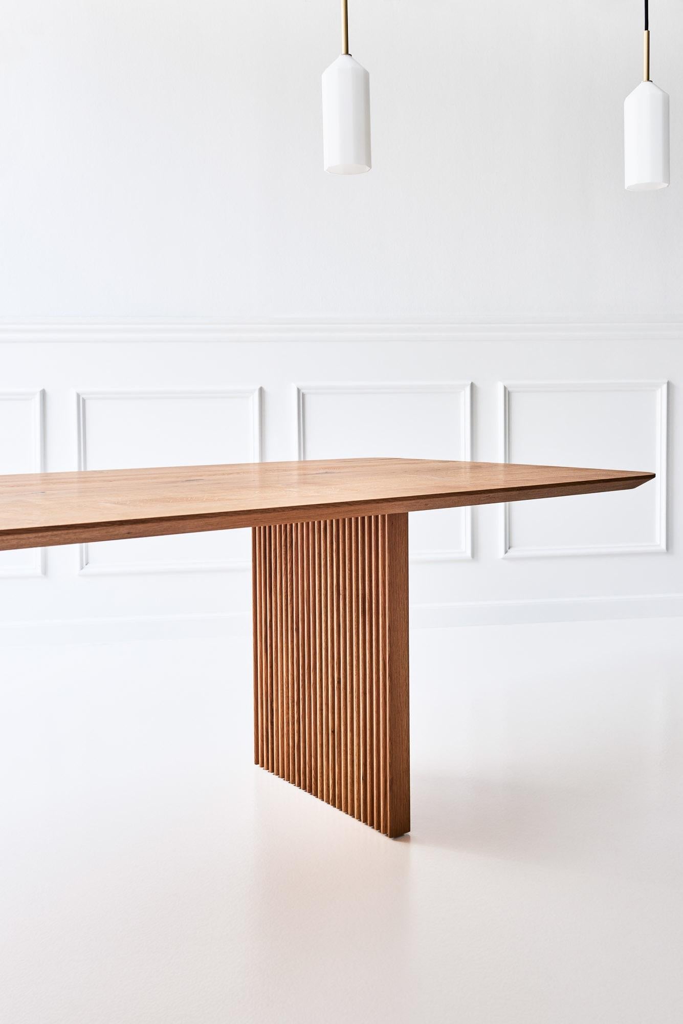 https://a.1stdibscdn.com/customizable-dining-table-ten-200-natural-oak-for-sale-picture-4/f_31233/f_278130221647426916075/TEN_TABLE_3_master.jpeg