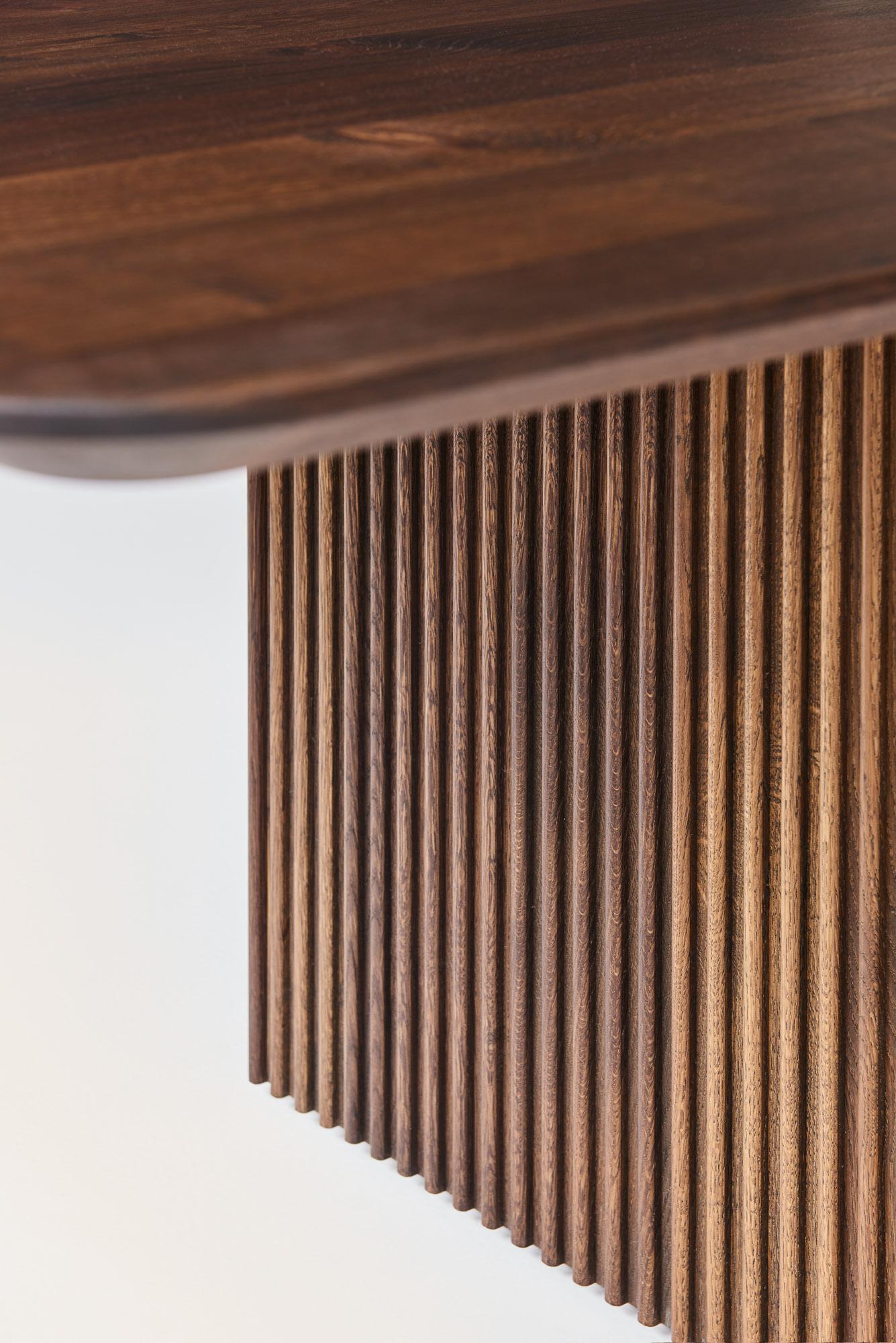 https://a.1stdibscdn.com/customizable-dining-table-ten-240-smoked-oak-or-walnut-for-sale-picture-4/f_31233/f_278119521647422359312/TEN_TABLE_B105xL270_smoked_oak_LB15_master.jpg