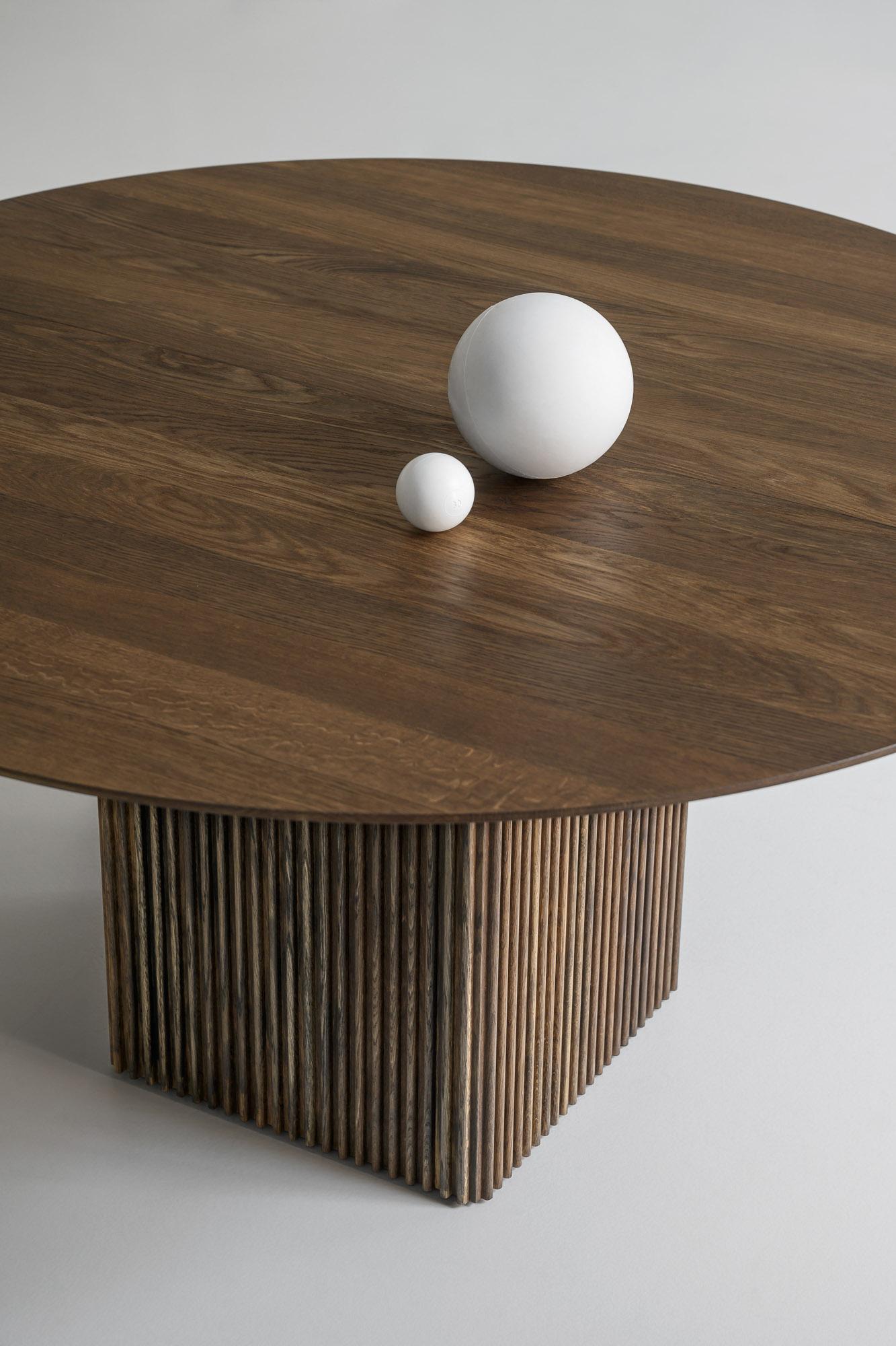 https://a.1stdibscdn.com/customizable-round-dining-table-ten-more-sizes-more-wood-finishes-for-sale-picture-4/f_31233/f_231337821616860847452/TEN_TABLE_ROUND_150cm_smoked_oak_II12_master.jpg