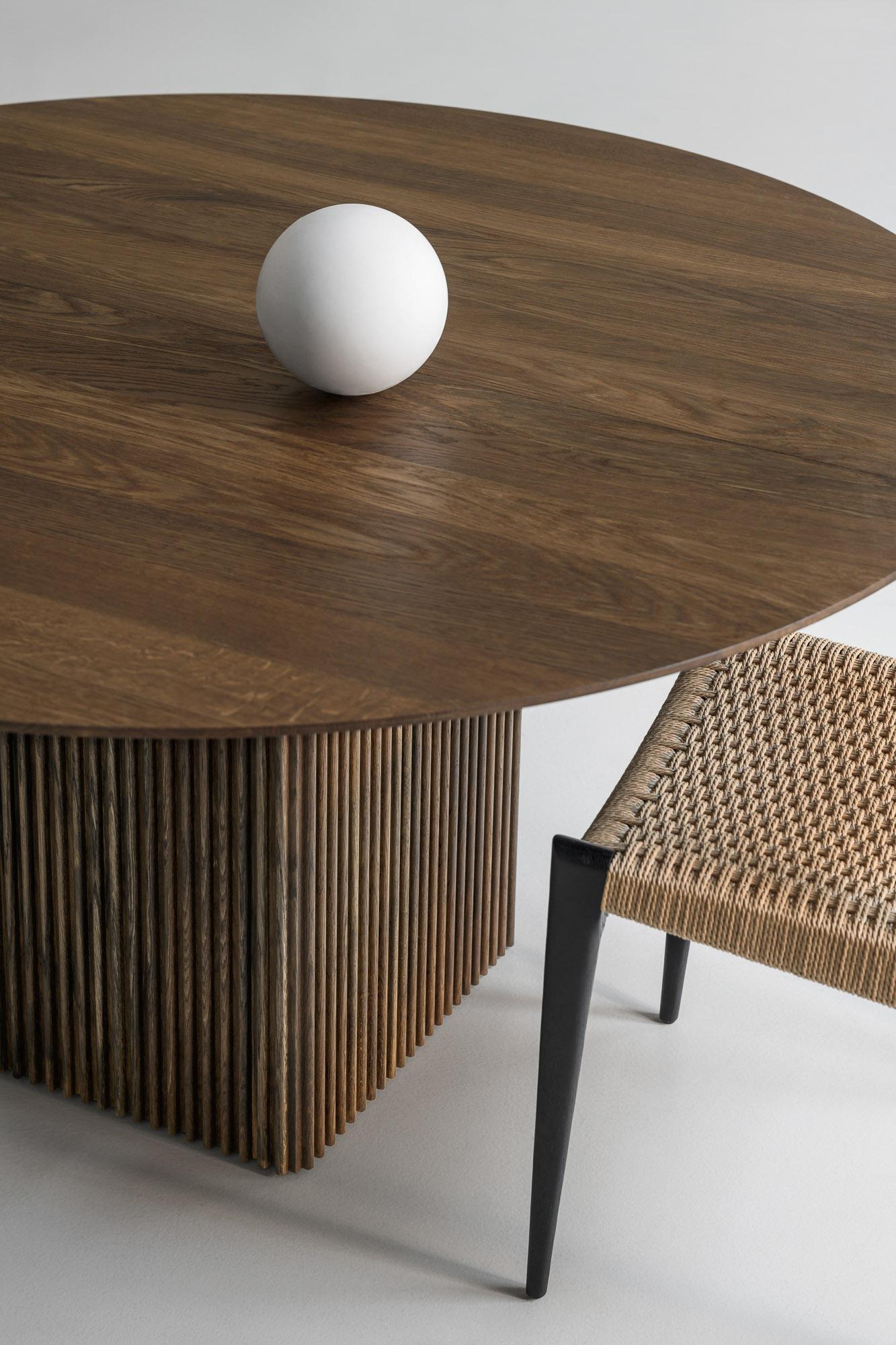 https://a.1stdibscdn.com/customizable-round-dining-table-ten-more-sizes-more-wood-finishes-for-sale-picture-7/f_31233/f_231337821616860860866/TEN_TABLE_ROUND_150cm_smoked_oak_with_PIA_II11_master.jpg