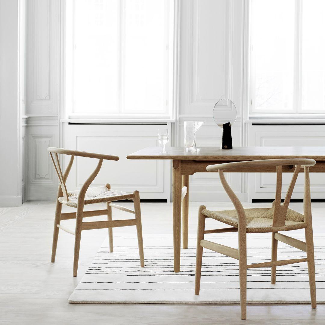 https://a.1stdibscdn.com/hans-j-wegner-ch24-wishbone-chair-in-oak-soap-for-carl-hansen-son-for-sale-picture-2/f_14472/f_317034221670880185235/TE_posting_image_template_1080_x_1080_43__master.jpg