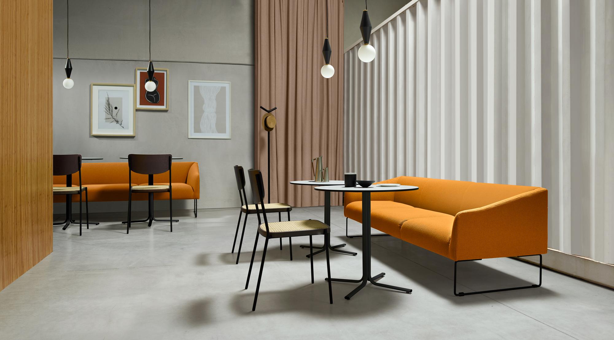https://a.1stdibscdn.com/thank-three-seater-sofa-in-chromed-metal-upholstery-by-quinti-sedute-for-sale-picture-2/f_12192/f_463555921755785813953/THANK_BIS_ORIZZ_master.jpg