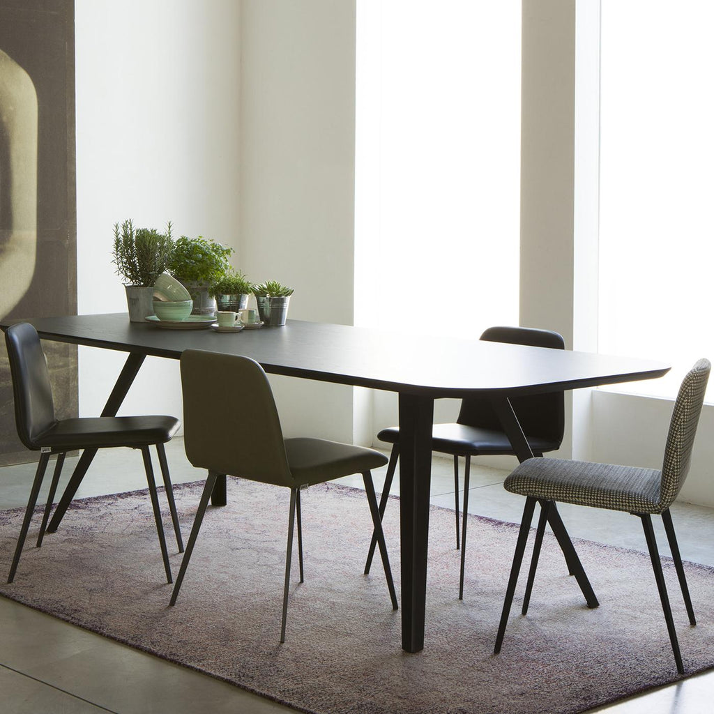https://a.1stdibscdn.com/amy-met-black-dining-table-for-sale-picture-4/f_17062/f_169731621574351546443/TRABVI_100_C20191115_7_3bzynw_master.jpg