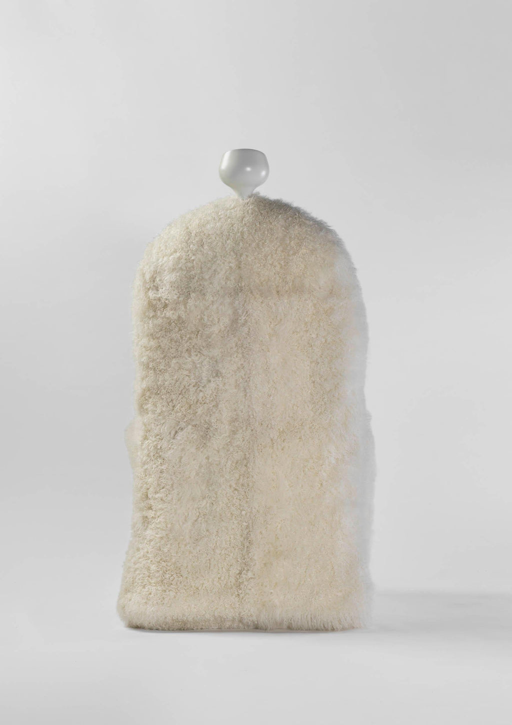 https://a.1stdibscdn.com/art-piece-sheepskin-upholster-invisible-personage-armchair-by-salvador-dali-for-sale-picture-4/f_30483/f_314684521669372991512/TRASERA_master.jpg