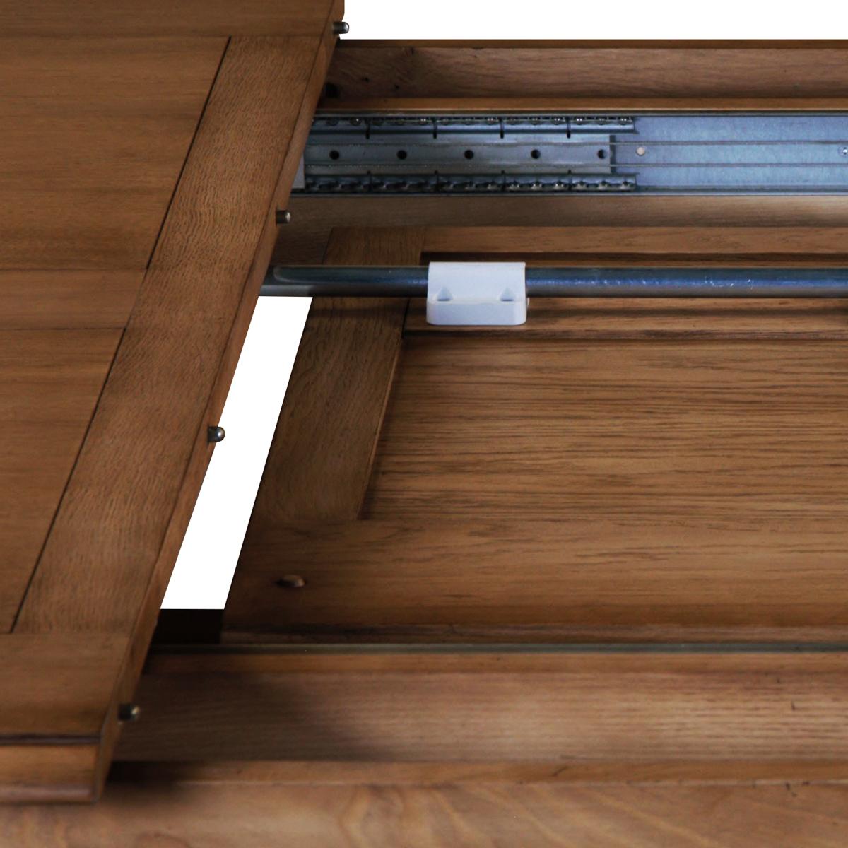 https://a.1stdibscdn.com/french-tradition-extensible-square-dining-table-chestnut-stained-for-sale-picture-5/f_57342/f_313226821668524975023/TRA_5705CCH_Table_carr_e_ch_ne_ch_taigne_d_tail_syst_me_de_rallonges_master.jpeg