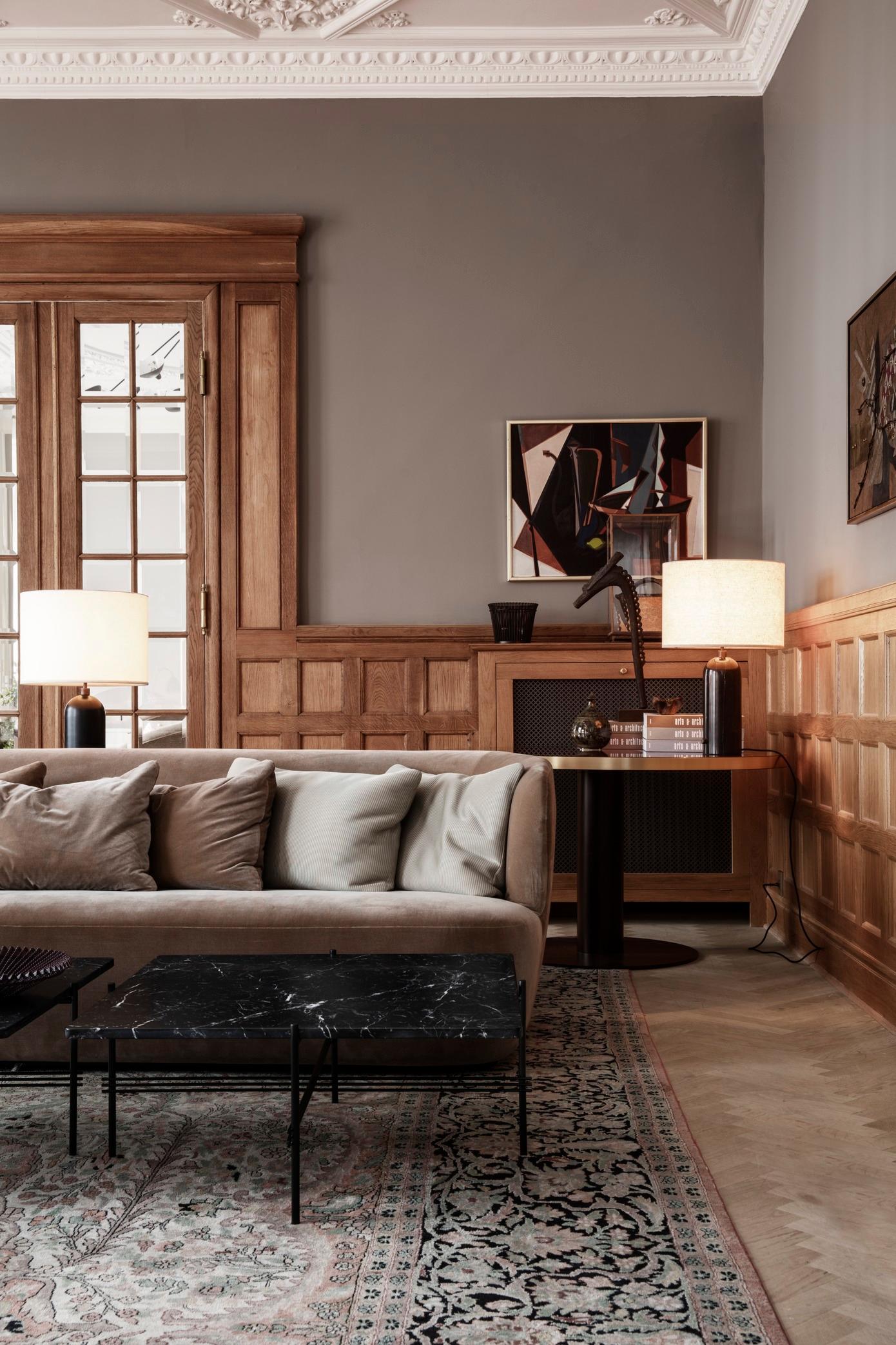 https://a.1stdibscdn.com/customizable-gubi-stay-sofa-by-space-copenhagen-for-sale-picture-10/f_44652/f_285531421651855187105/TSCoffeeTableSquare_GUBI2_0DiningTable_GravityTableLamp_StaySofa_master.jpg