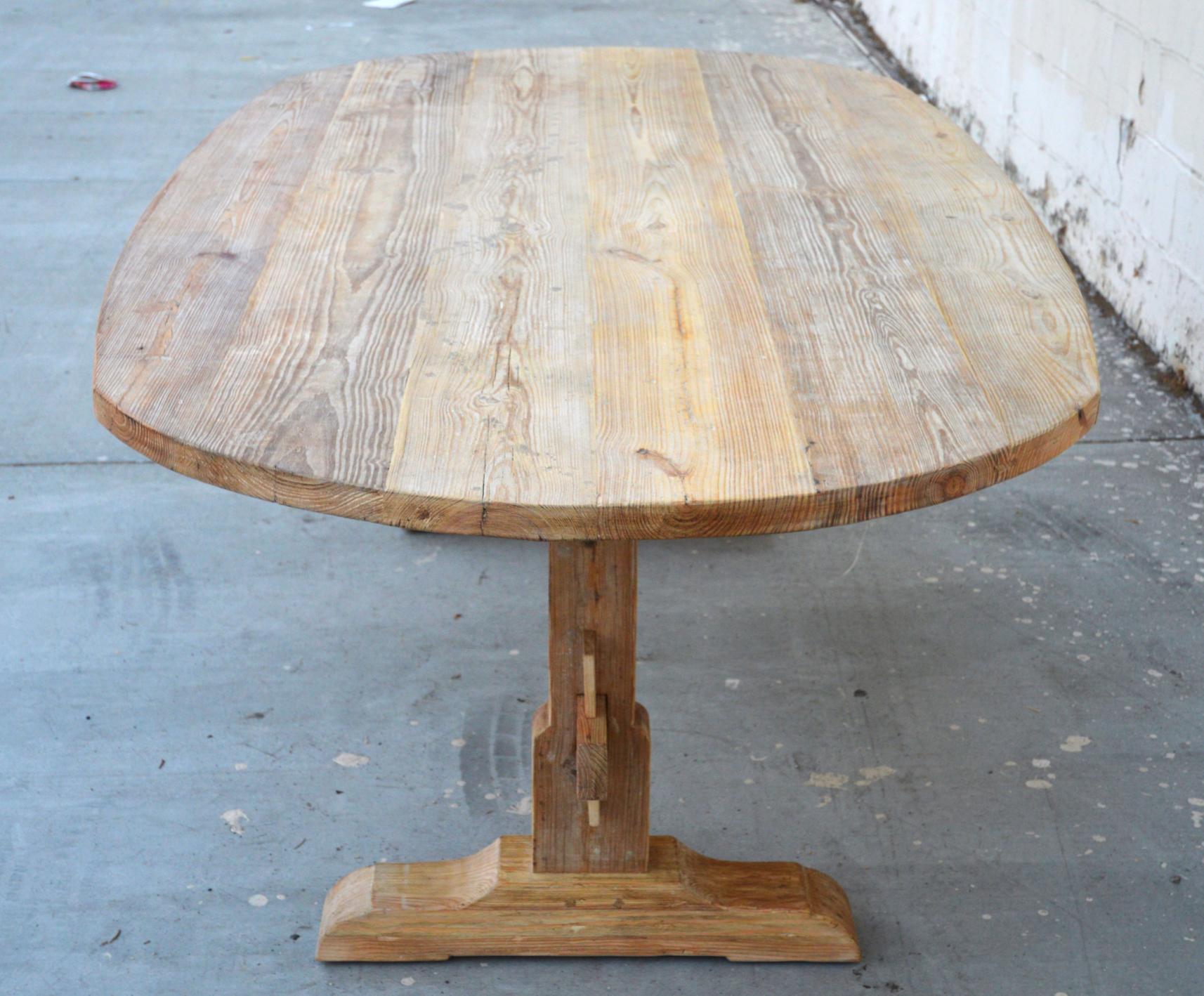 https://a.1stdibscdn.com/racetrack-farm-table-made-from-reclaimed-pine-for-sale-picture-8/f_8065/1568301087533/TT2RT_9_master.jpg