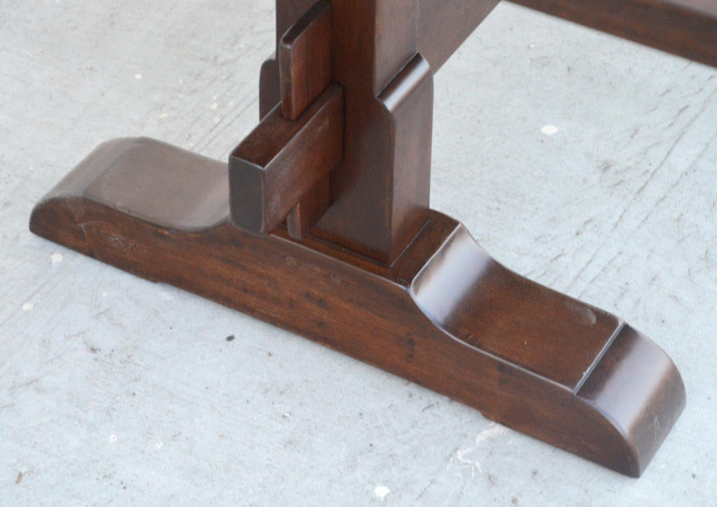 https://a.1stdibscdn.com/expandable-trestle-table-made-from-walnut-for-sale-picture-8/f_8065/1585226851845/TT2_11_master.jpg