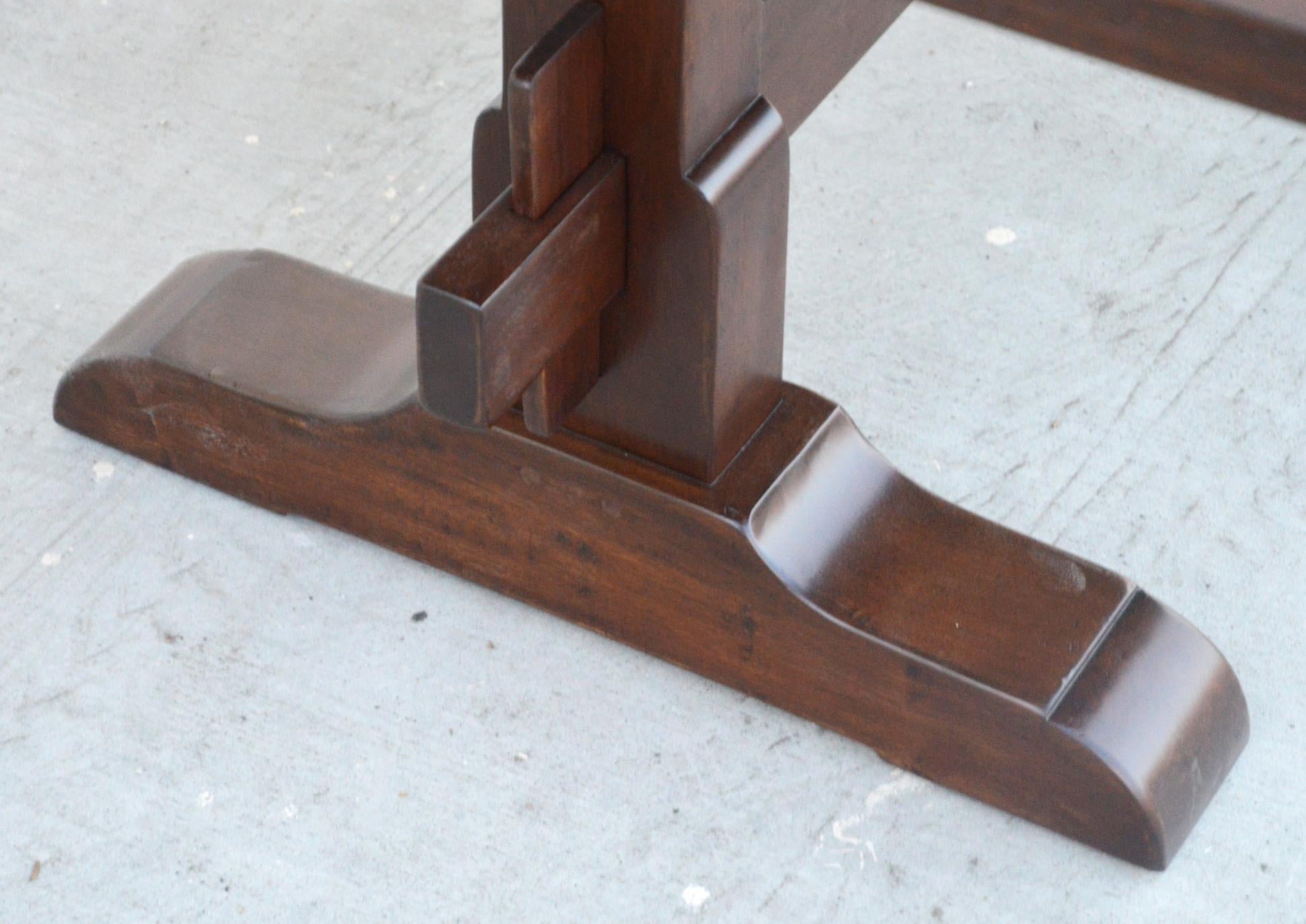 https://a.1stdibscdn.com/expandable-trestle-table-made-from-walnut-for-sale-picture-8/f_8065/1585226851845/TT2_11_master.jpg
