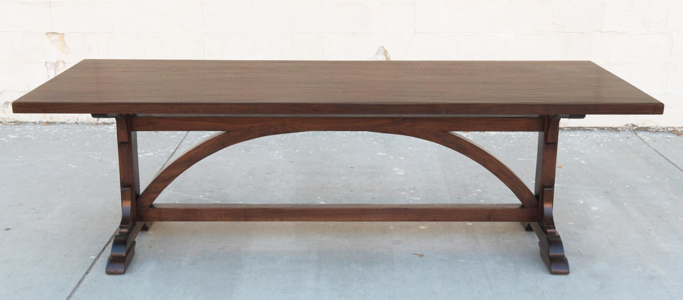 https://a.1stdibscdn.com/custom-walnut-dining-table-for-sale-picture-2/f_8065/1582901717572/TTTED2_10_master.jpg