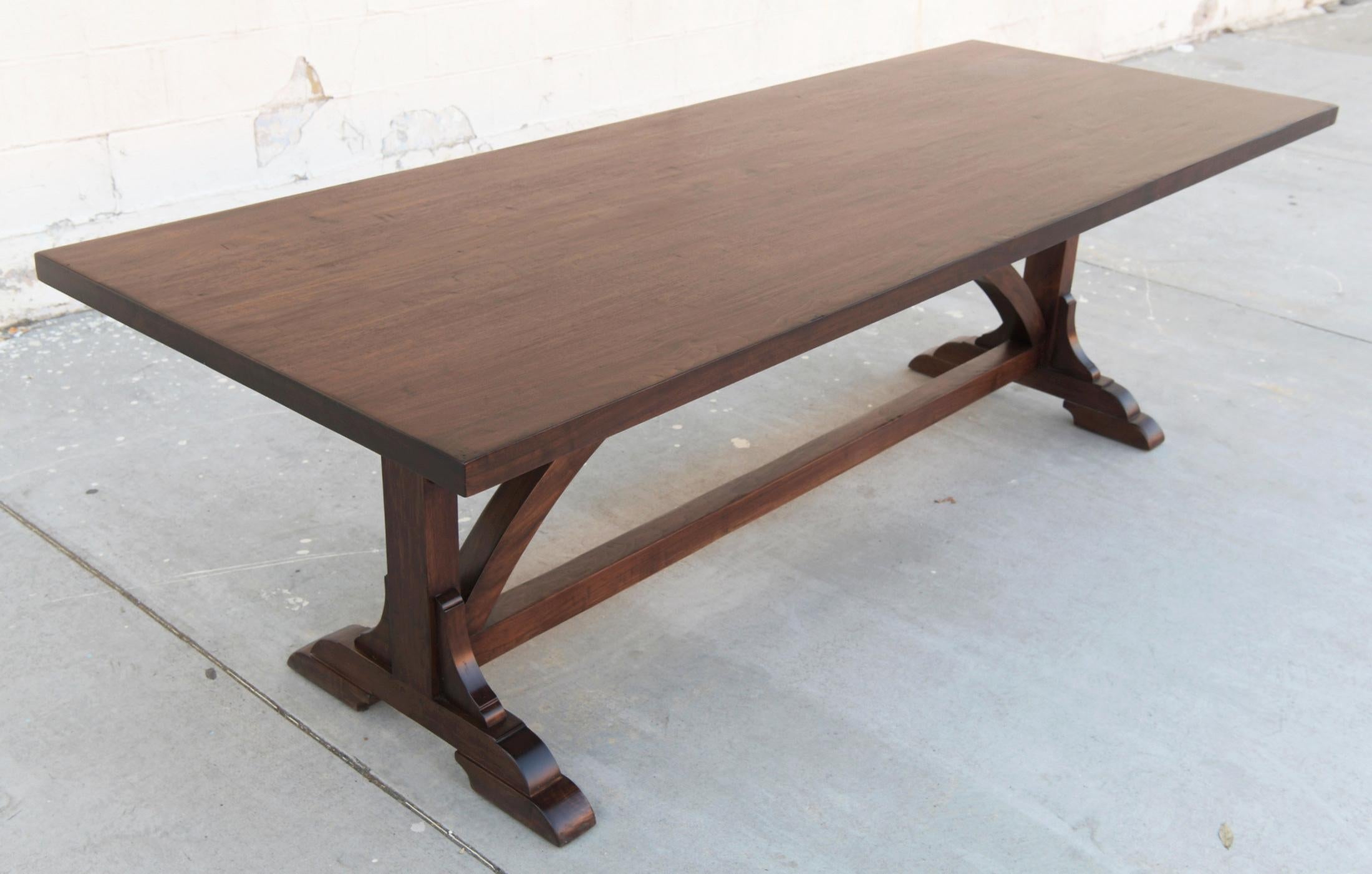 https://a.1stdibscdn.com/custom-walnut-dining-table-for-sale-picture-3/f_8065/1582901700896/TTTED2_3_master.jpg