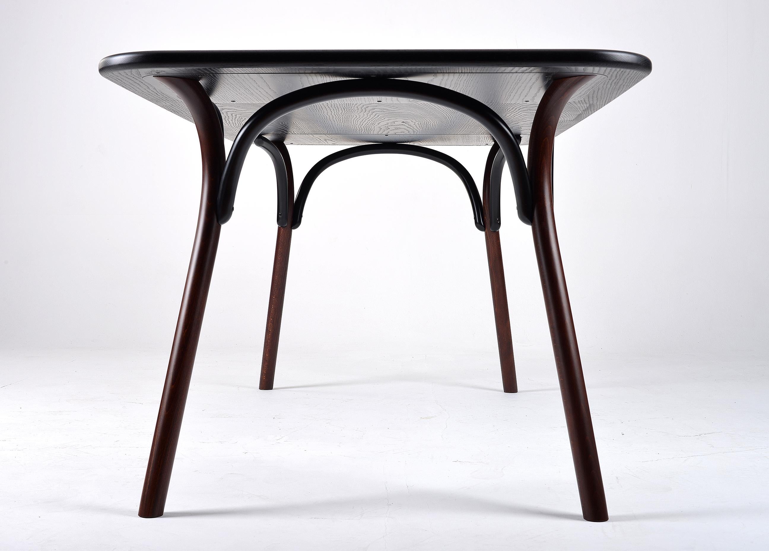 https://a.1stdibscdn.com/gtv-thonet-arch-small-dining-table-with-black-top-and-dark-walnut-base-by-front-for-sale-picture-2/12330573/f_203273421598337946451/TVDT18LGN_3_master.jpg