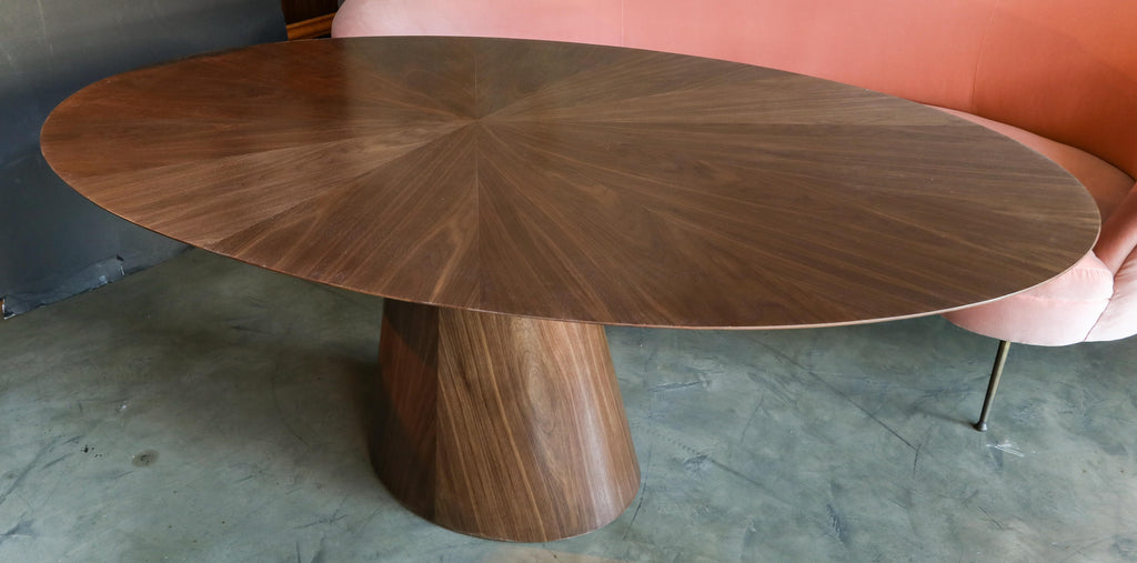 https://a.1stdibscdn.com/custom-mid-century-style-walnut-oval-dining-table-with-pedestal-base-for-sale-picture-2/f_8175/f_268673321641951236728/T_406_2_master.jpg