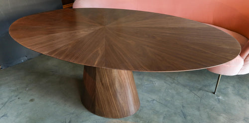https://a.1stdibscdn.com/custom-mid-century-style-walnut-oval-dining-table-with-pedestal-base-for-sale-picture-2/f_8175/f_268673321641951236728/T_406_2_master.jpg