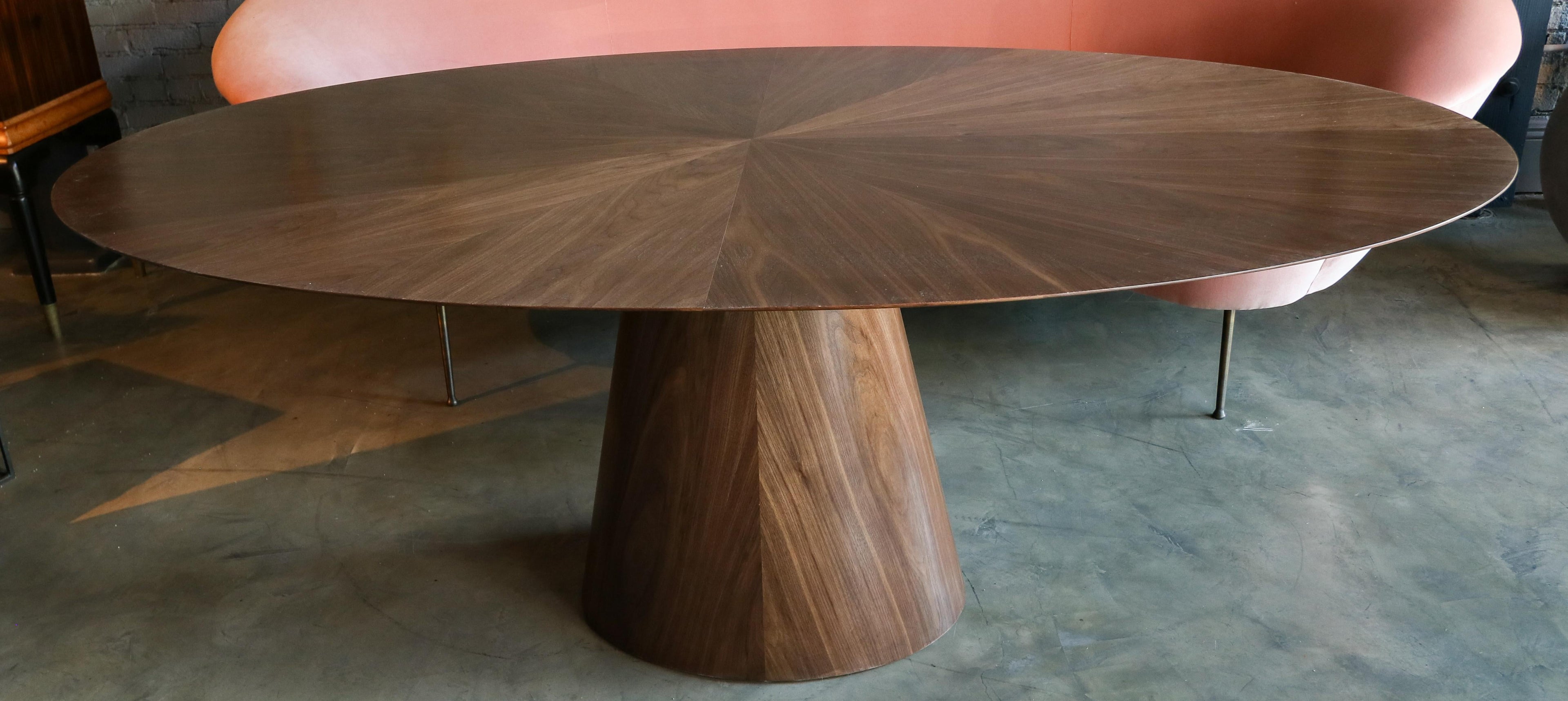 https://a.1stdibscdn.com/custom-mid-century-style-walnut-oval-dining-table-with-pedestal-base-for-sale-picture-3/f_8175/f_268673321641951236182/T_406_3_master.jpg