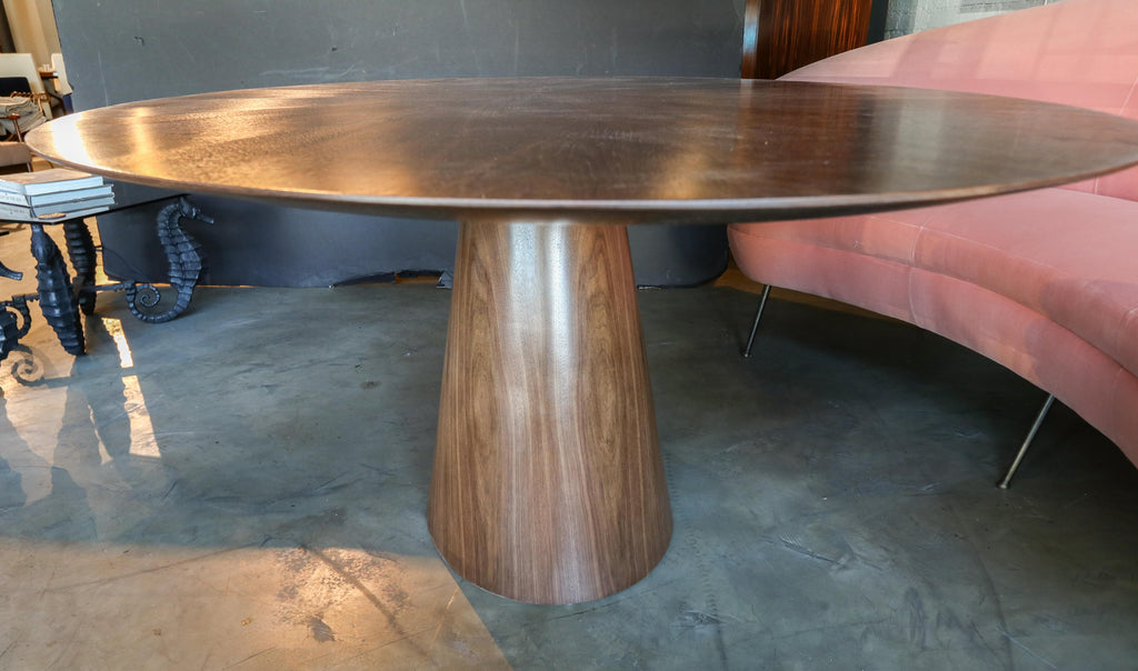 https://a.1stdibscdn.com/custom-mid-century-style-walnut-oval-dining-table-with-pedestal-base-for-sale-picture-7/f_8175/f_268673321641951240583/T_406_8_master.jpg