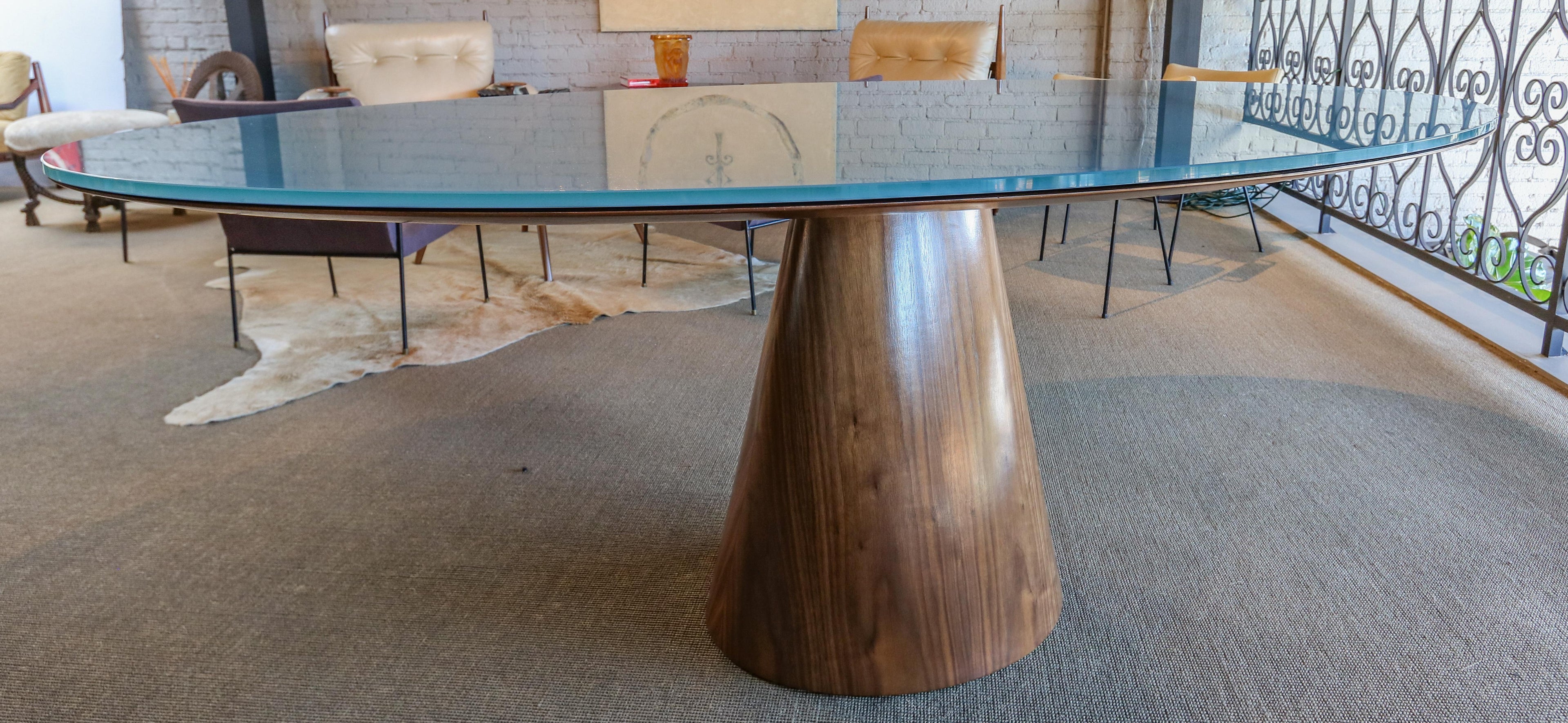 https://a.1stdibscdn.com/custom-mid-century-style-walnut-oval-dining-table-with-glass-top-by-adesso-for-sale-picture-4/f_8175/f_272890721644351188932/T_413_14_master.jpg