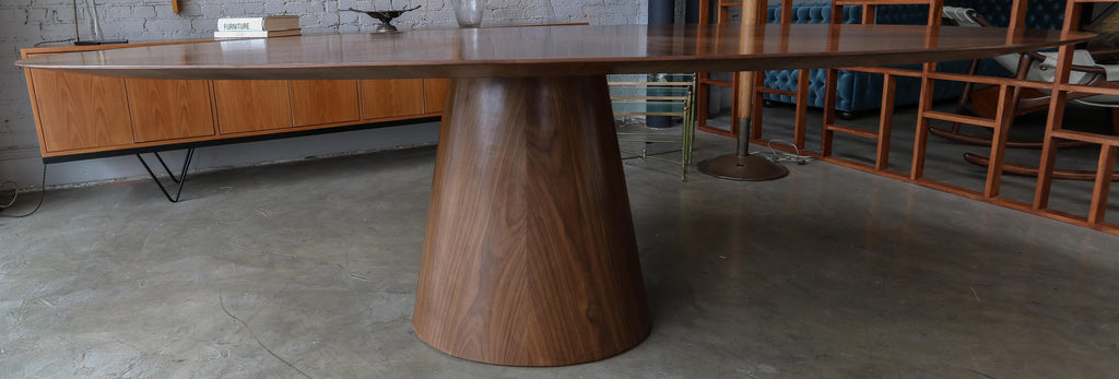 https://a.1stdibscdn.com/custom-midcentury-style-walnut-oval-dining-table-with-flower-detail-by-adesso-for-sale-picture-6/f_8175/f_463233421755550409849/T_418_10_master.jpg