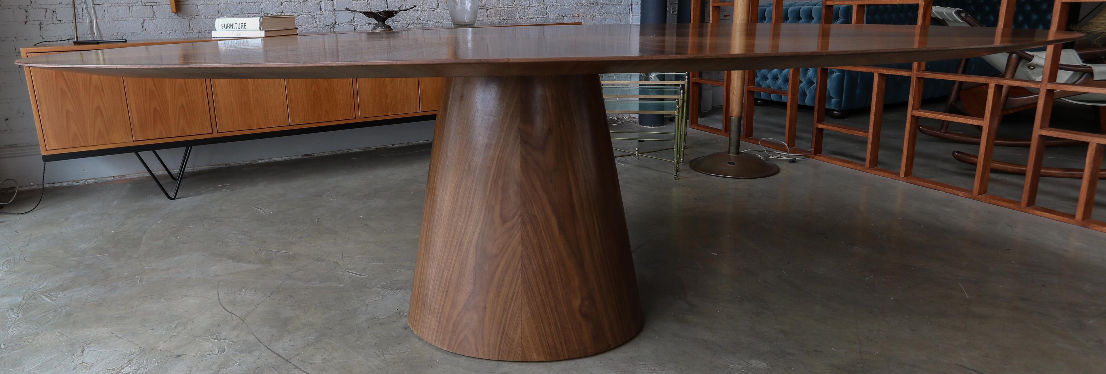 https://a.1stdibscdn.com/custom-midcentury-style-walnut-oval-dining-table-with-flower-detail-by-adesso-for-sale-picture-6/f_8175/f_463233421755550409849/T_418_10_master.jpg