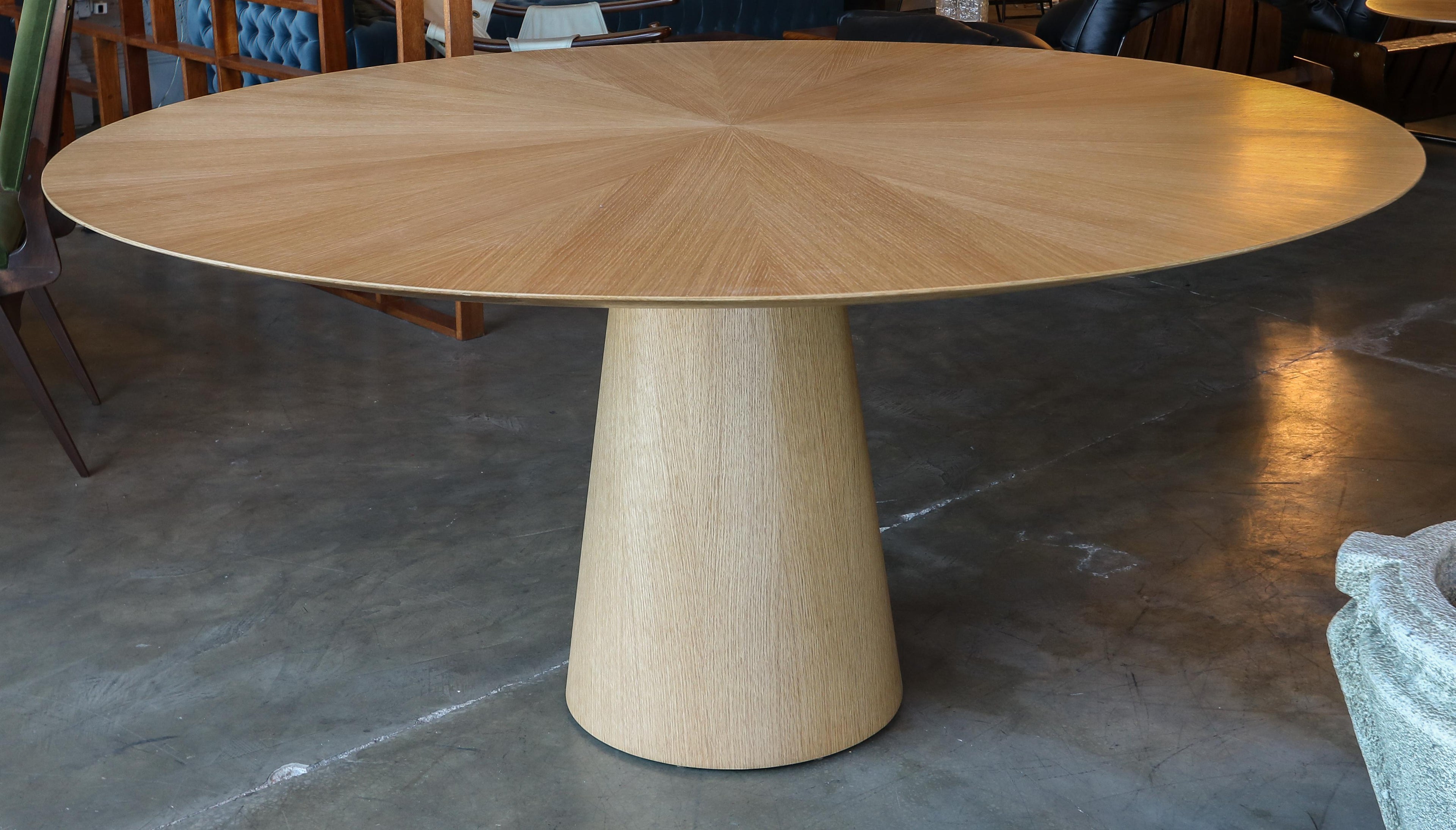 https://a.1stdibscdn.com/custom-mid-century-style-round-oak-dining-table-with-pedestal-base-by-adesso-for-sale-picture-3/f_8175/f_315475321669925759462/T_420_5_master.jpg