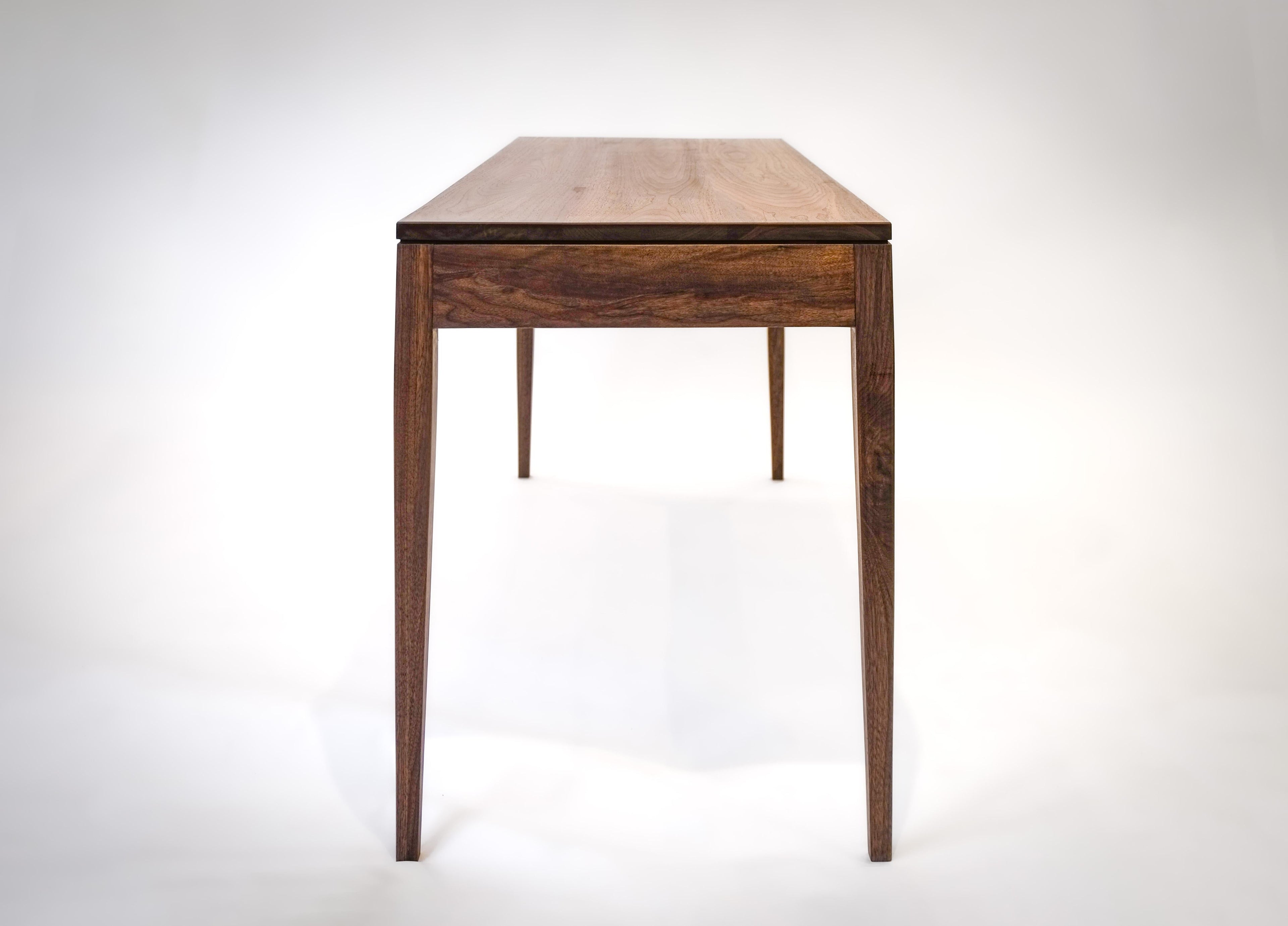 https://a.1stdibscdn.com/walnut-console-table-continuous-grain-drawer-fronts-for-sale-picture-5/f_55692/f_390834021711908578344/Table24_master.jpg