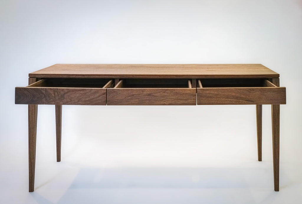 https://a.1stdibscdn.com/walnut-console-table-continuous-grain-drawer-fronts-for-sale-picture-2/f_55692/f_390834021711908578899/Table5_master.jpg