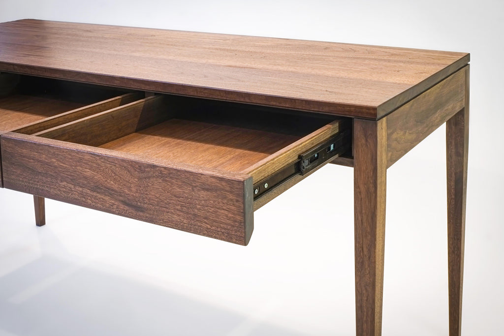 https://a.1stdibscdn.com/walnut-console-table-continuous-grain-drawer-fronts-for-sale-picture-3/f_55692/f_390834021711908580166/Table6_master.jpg