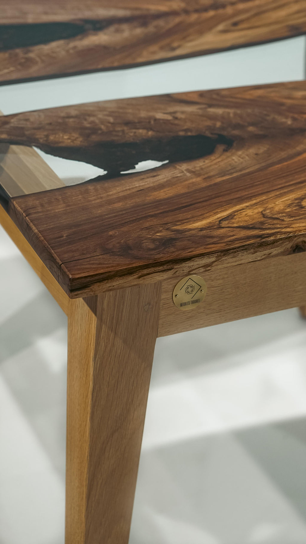 https://a.1stdibscdn.com/sillage-bois-dechire-sculptural-table-by-meubles-thouret-for-sale-picture-5/f_12192/f_490130921772215182446/Table_Ch_ne_Noyer_DSC09974_master.jpg
