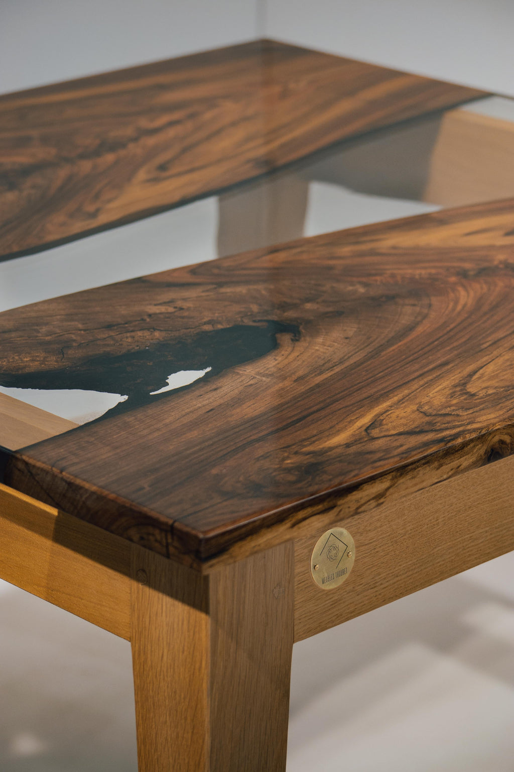 https://a.1stdibscdn.com/sillage-bois-dechire-sculptural-table-by-meubles-thouret-for-sale-picture-9/f_12192/f_490130921772215246857/Table_Ch_ne_Noyer_DSC_0092_master.jpg