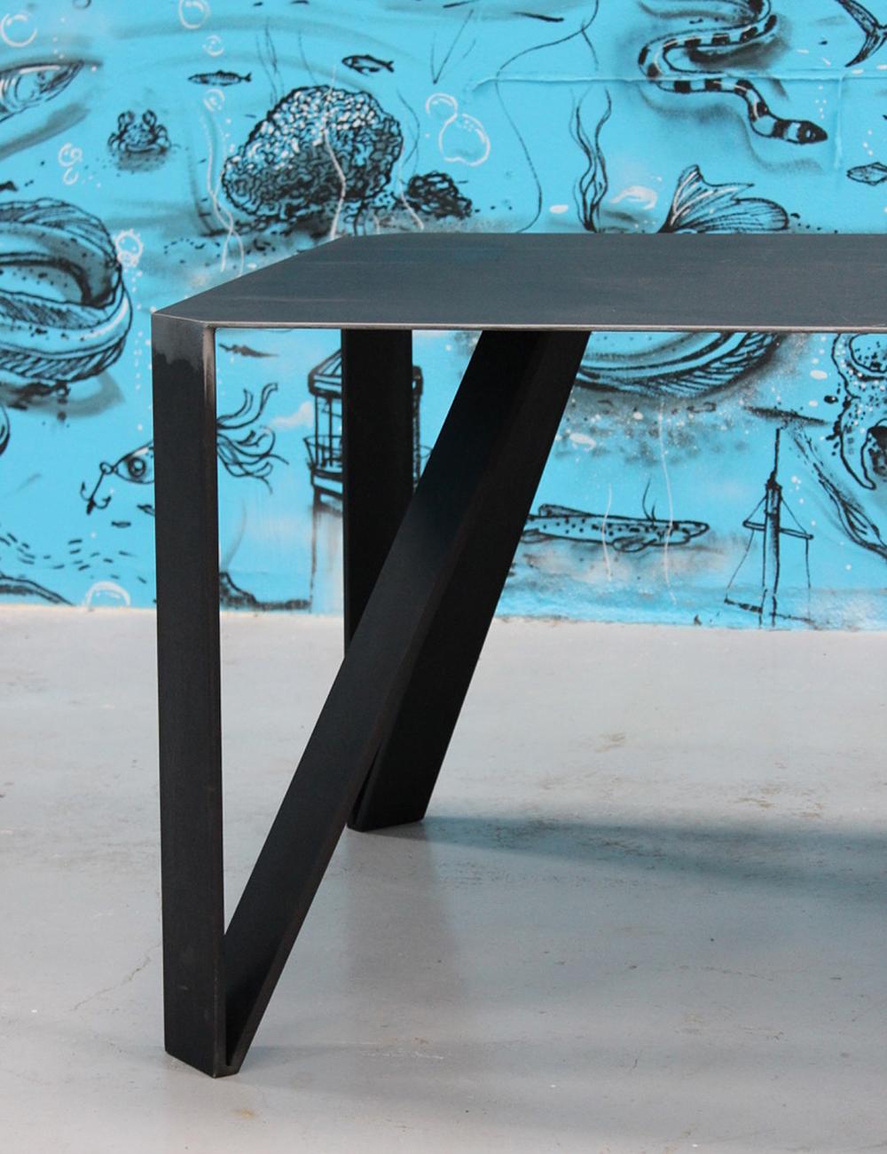https://a.1stdibscdn.com/raw-angles-dining-table-for-sale-picture-4/f_14282/1562749515089/Table_Izar_4_master.jpg