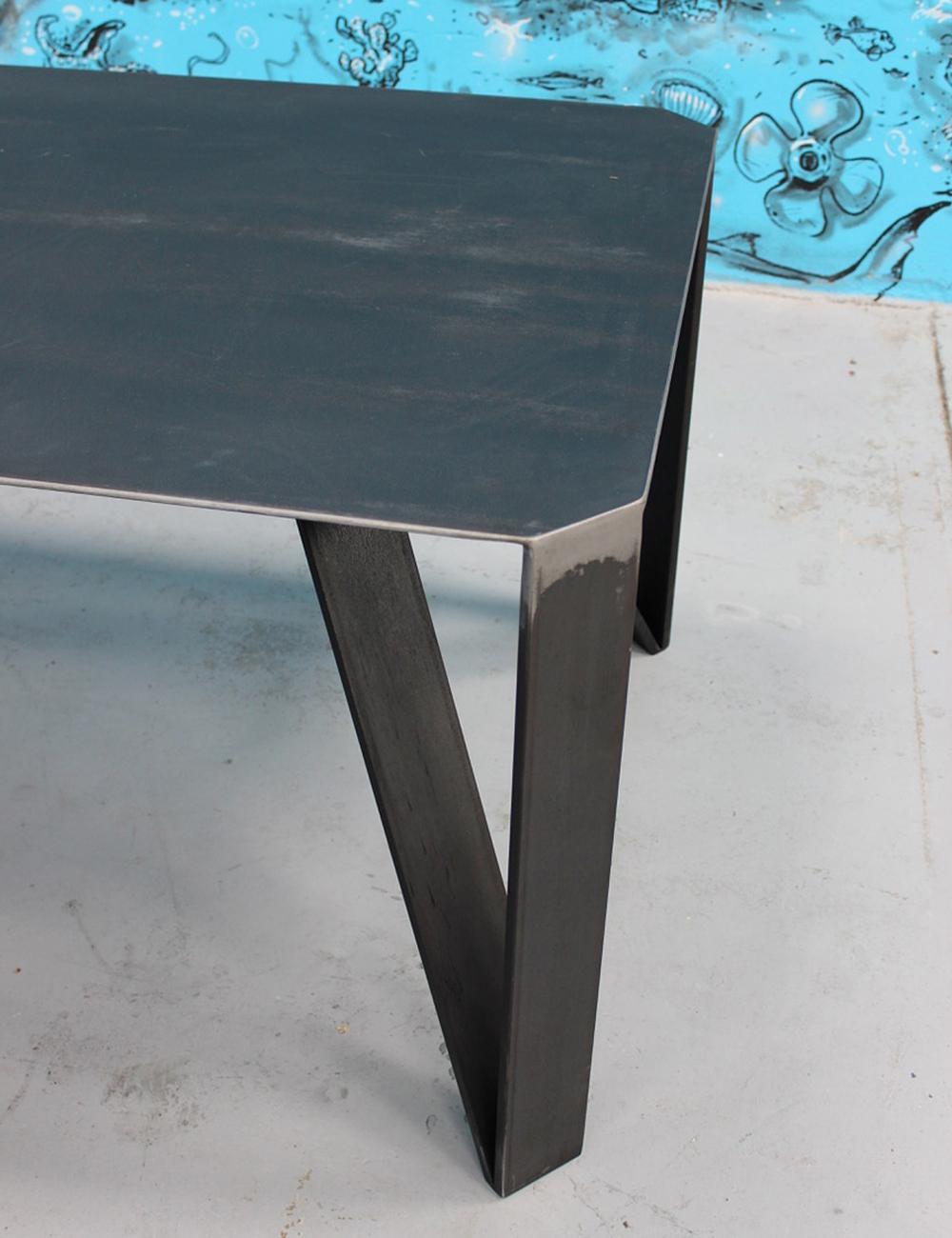 https://a.1stdibscdn.com/raw-angles-dining-table-for-sale-picture-5/f_14282/1562749515705/Table_Izar_5_master.jpg