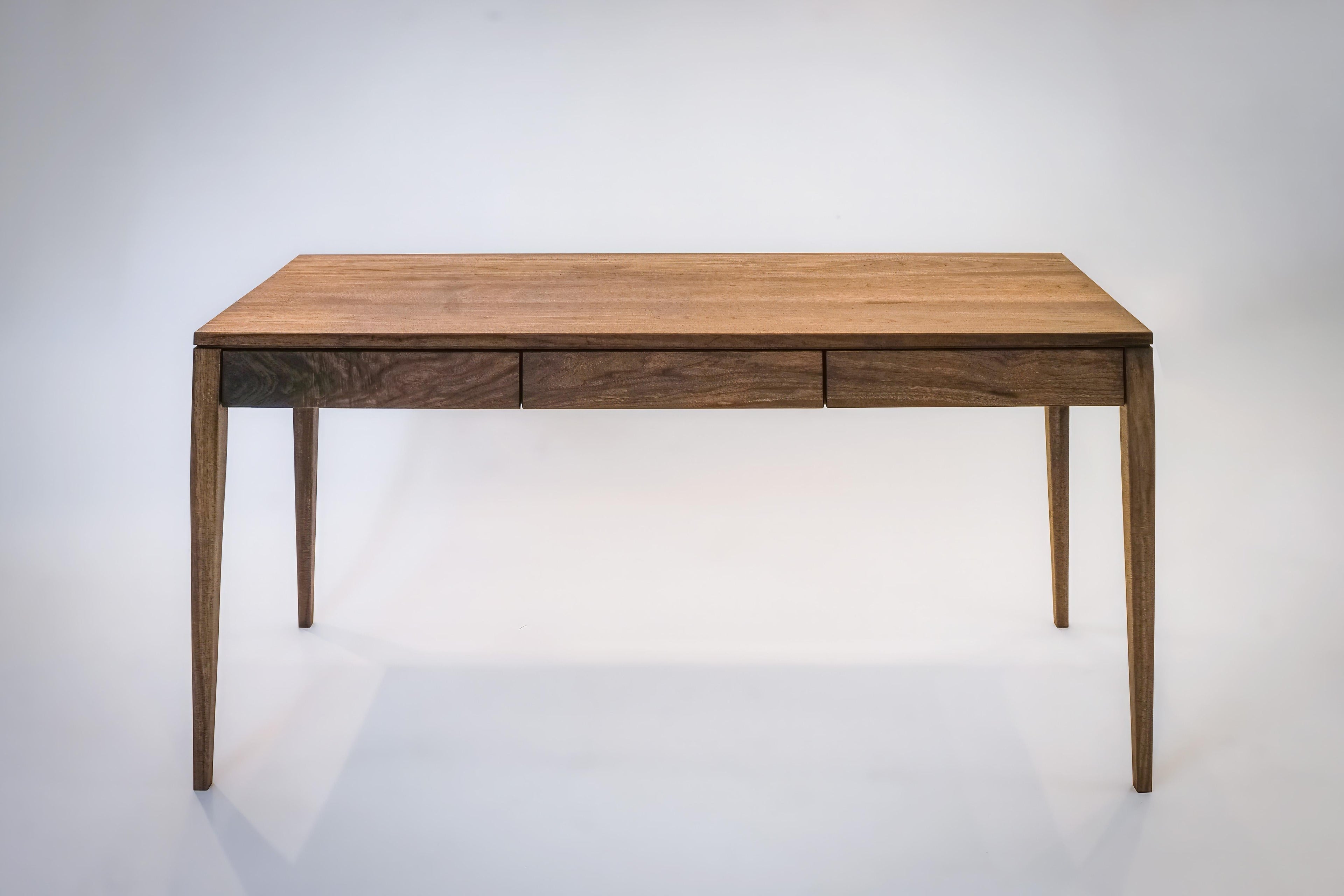 https://a.1stdibscdn.com/walnut-console-table-continuous-grain-drawer-fronts-for-sale-picture-7/f_55692/f_390834021711908578959/Table_master.jpg