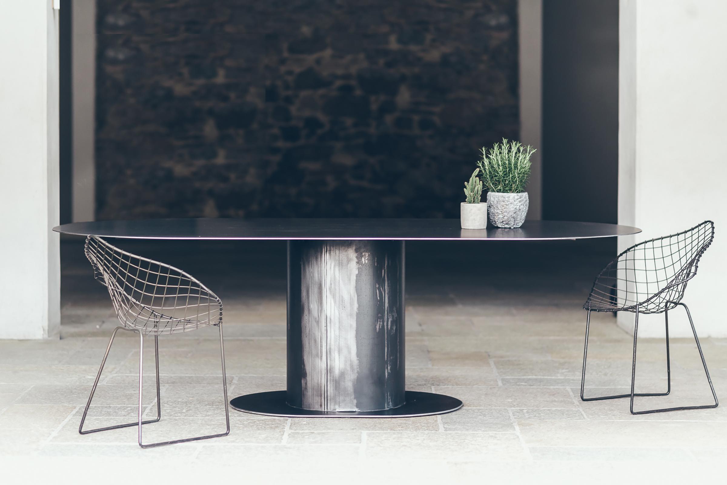 https://a.1stdibscdn.com/oval-rock-dining-table-for-sale-picture-2/f_14282/1562747200922/Table_ovale_Hodeia_2_master.jpg
