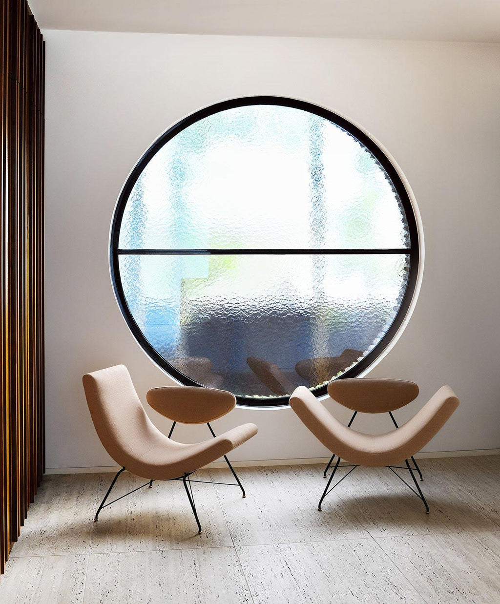 https://a.1stdibscdn.com/tacchini-reversivel-armchair-designed-by-martin-eisler-for-sale-picture-10/f_44652/f_216210821606765791762/Tacchini_ADV_Reversivel_2020_master.jpg