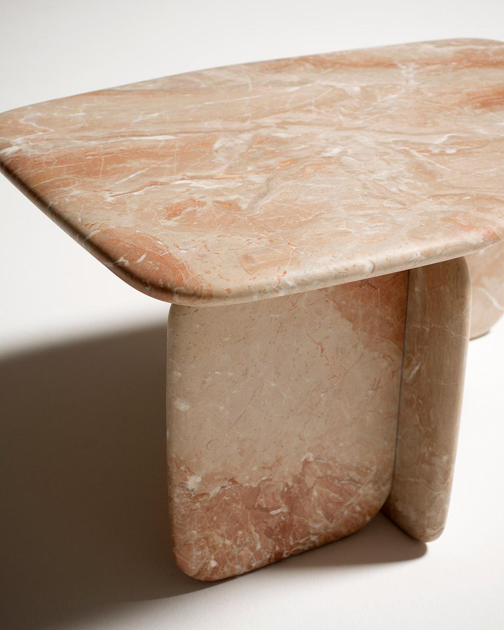 https://a.1stdibscdn.com/tacchini-dolmen-marble-low-table-designed-by-noe-duchaufour-lawrance-for-sale-picture-4/f_44652/f_295420321657647730248/Tacchini_Dolmen_Web_04_master.jpg
