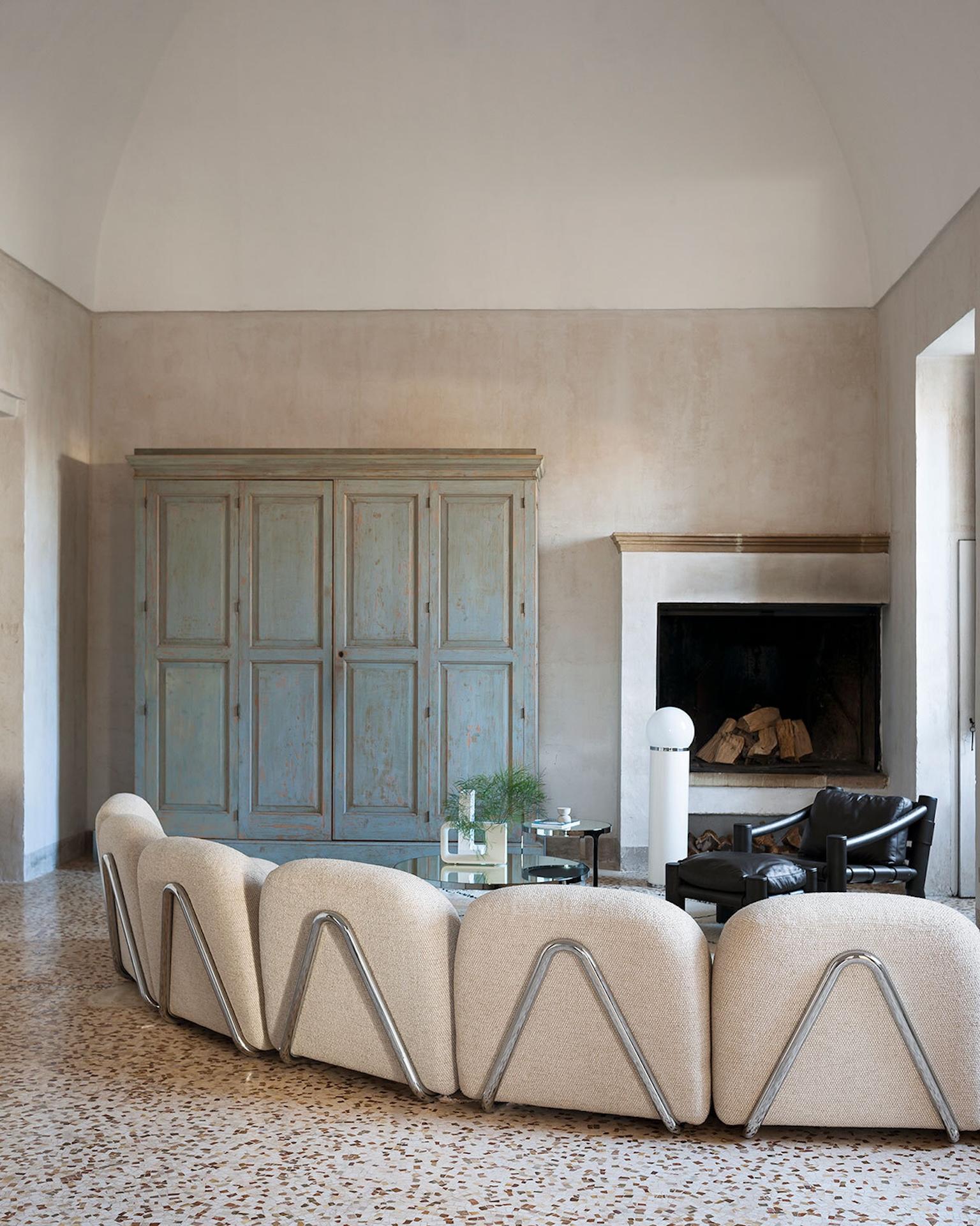https://a.1stdibscdn.com/customizable-tacchini-victoria-modular-sofa-by-david-nicolas-for-sale-picture-3/f_44652/f_254081121769791668105/Tacchini_HomeCollection_2022_11_master.jpg