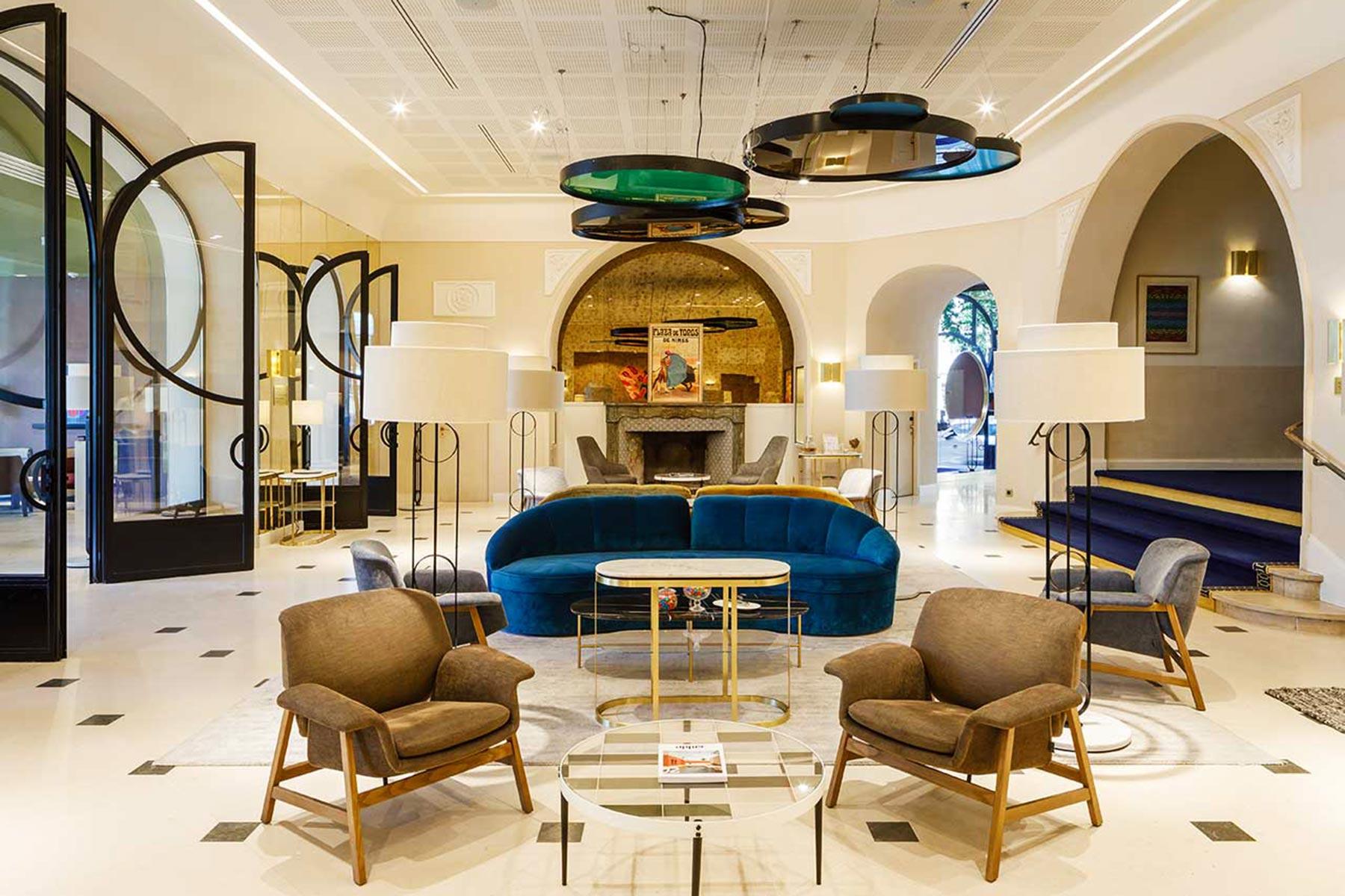https://a.1stdibscdn.com/tacchini-agnese-armchair-designed-by-gianfranco-frattini-for-sale-picture-5/f_44652/f_215434921606163429115/Tacchini_HotelImperator_Nimes_02_master.jpg