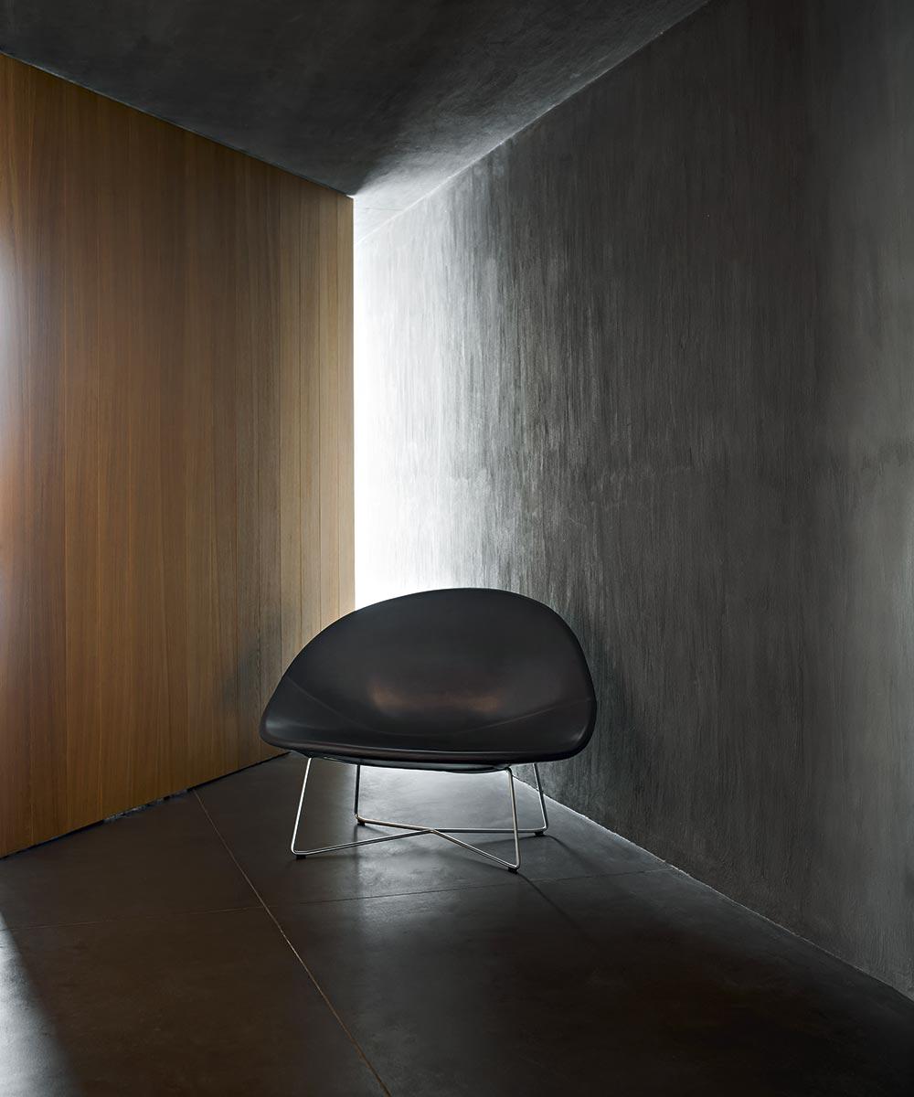 https://a.1stdibscdn.com/tacchini-isola-lounge-chair-designed-by-claesson-koivisto-rune-for-sale-picture-2/f_44652/f_216766521607107267133/Tacchini_Isola1_master.jpg
